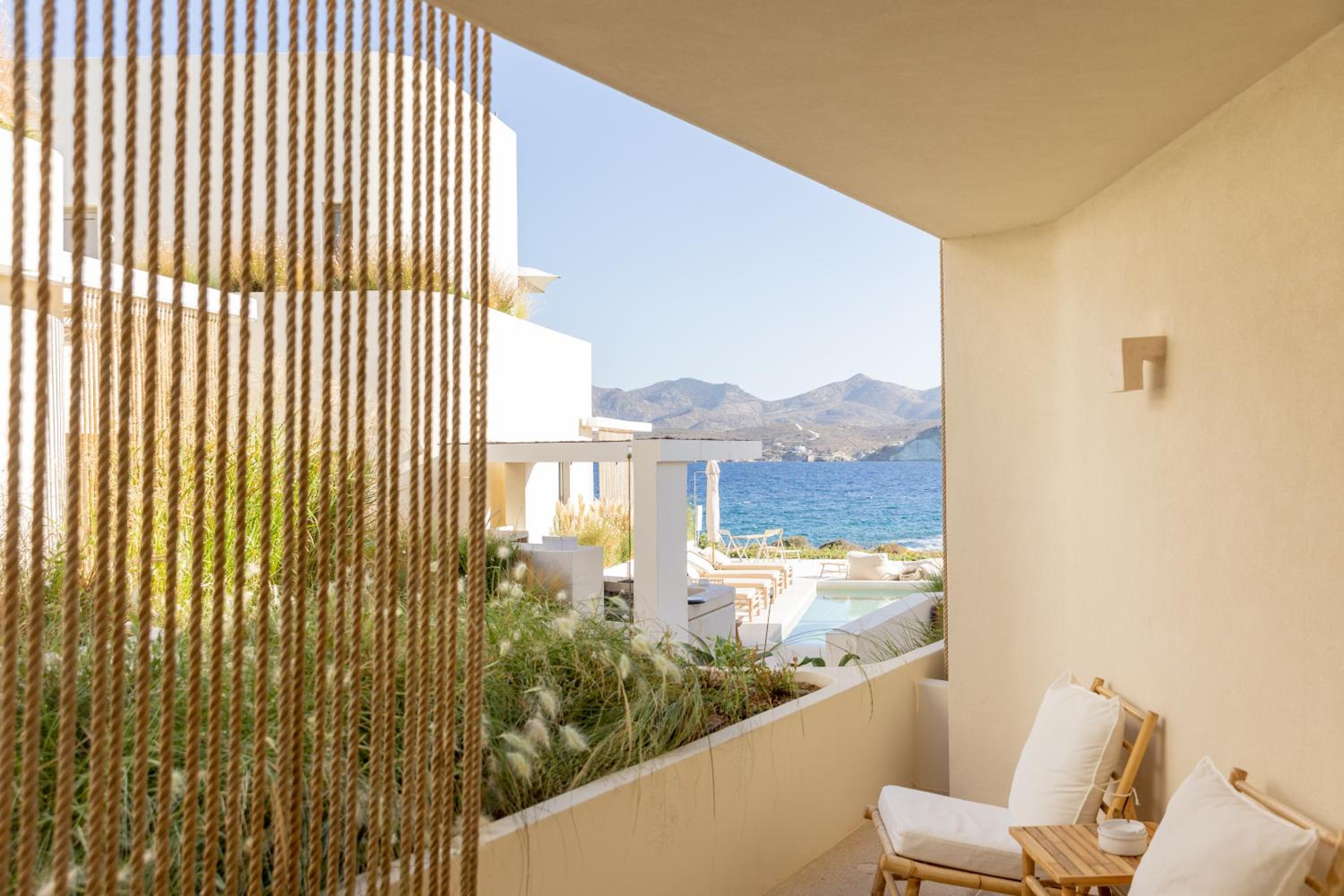 Deluxe Suite with coastal view - Photo 7