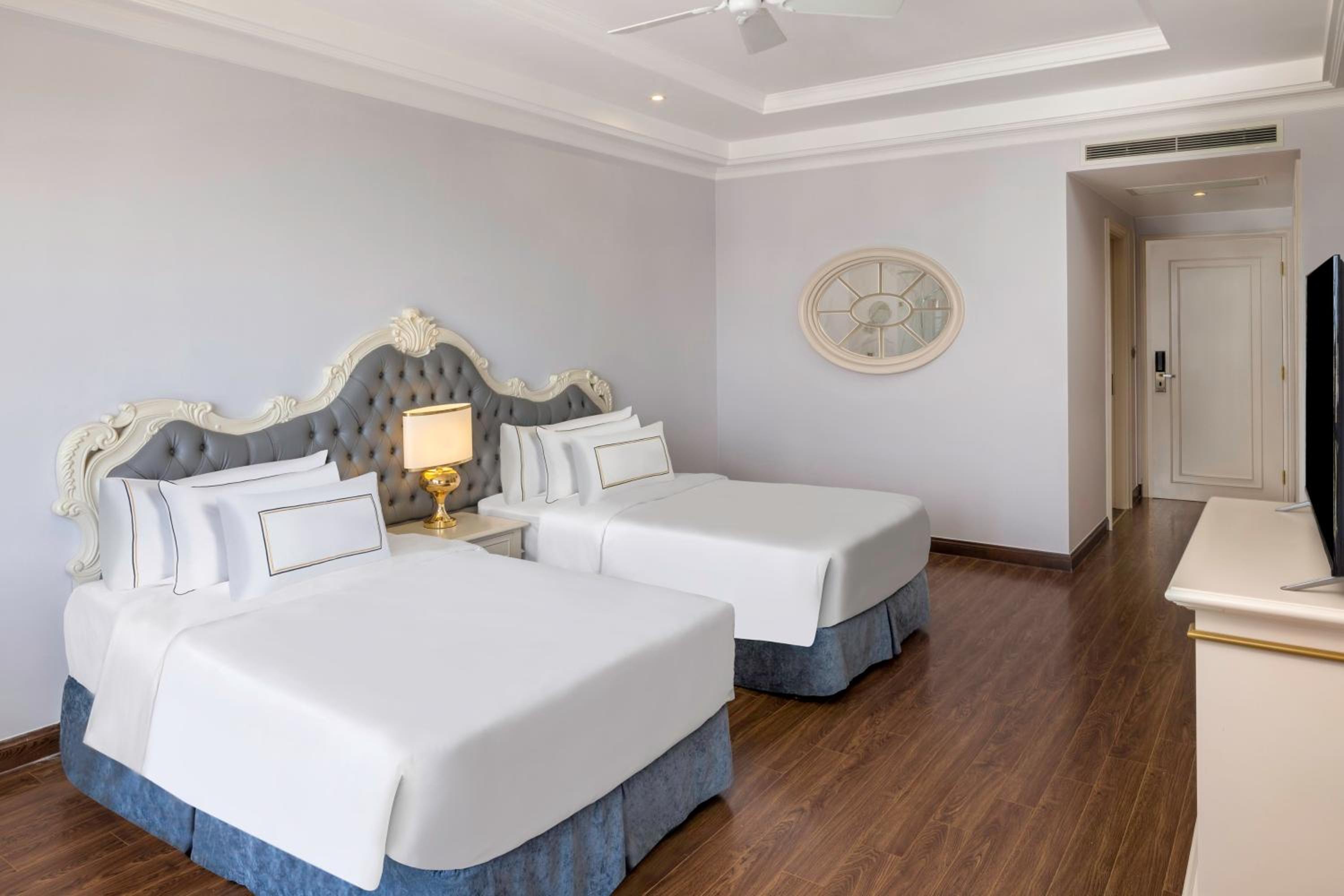 Two-Bedroom Premium Room with Mountain View photo 2