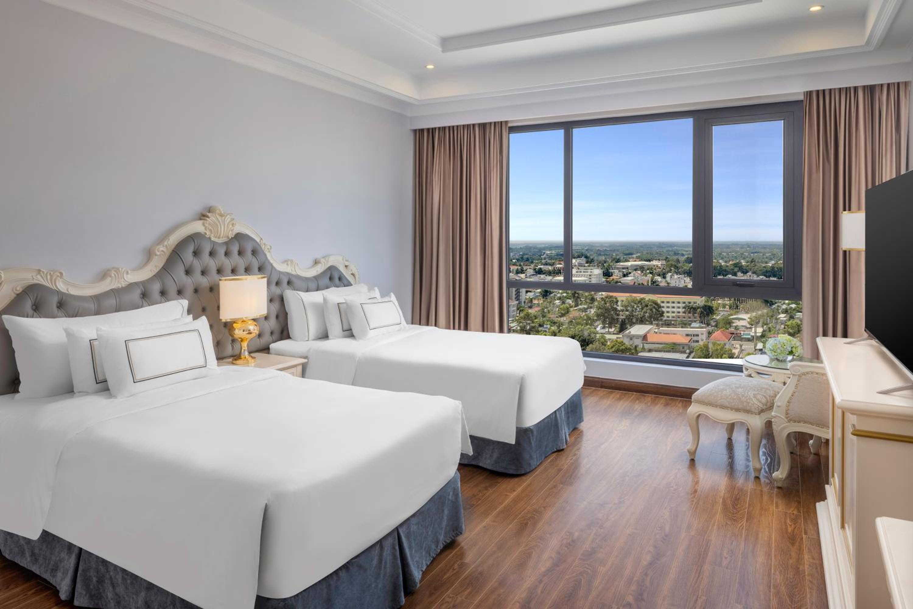 Deluxe Room with City View - Photo 1