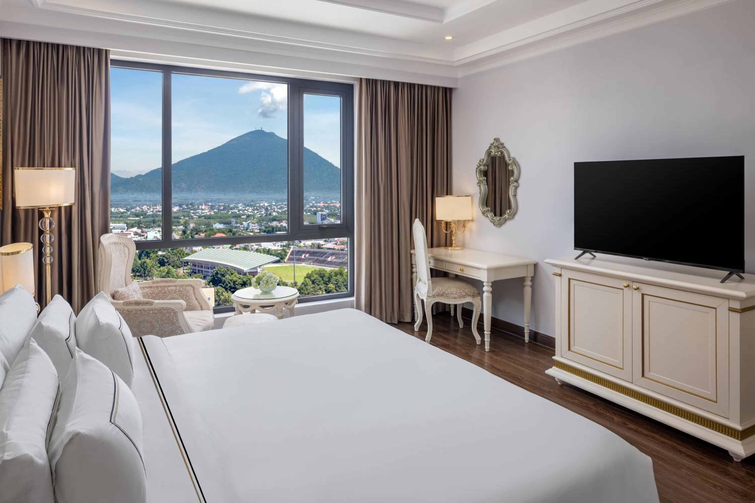 Premium Room with Mountain View - Photo 1