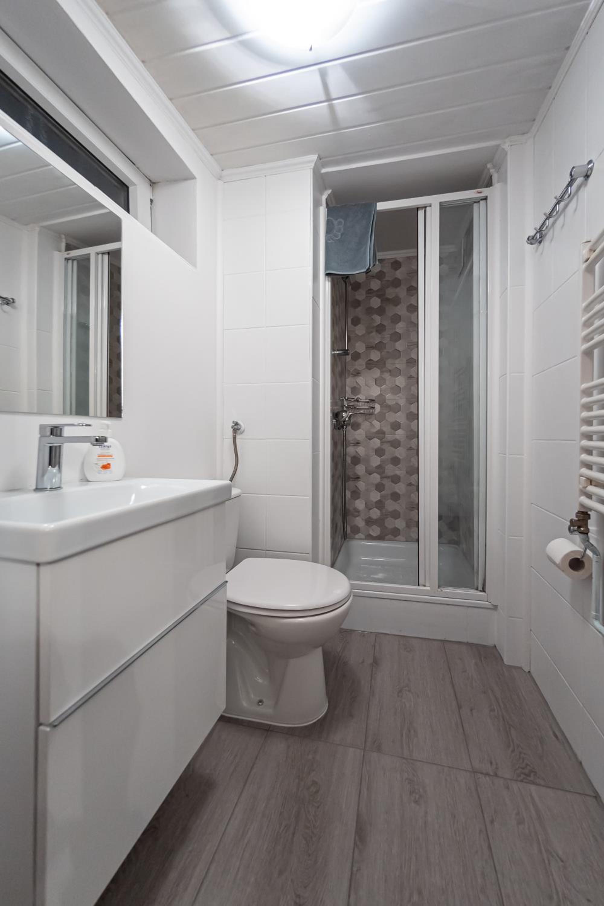 Single Room with Bathroom photo 3