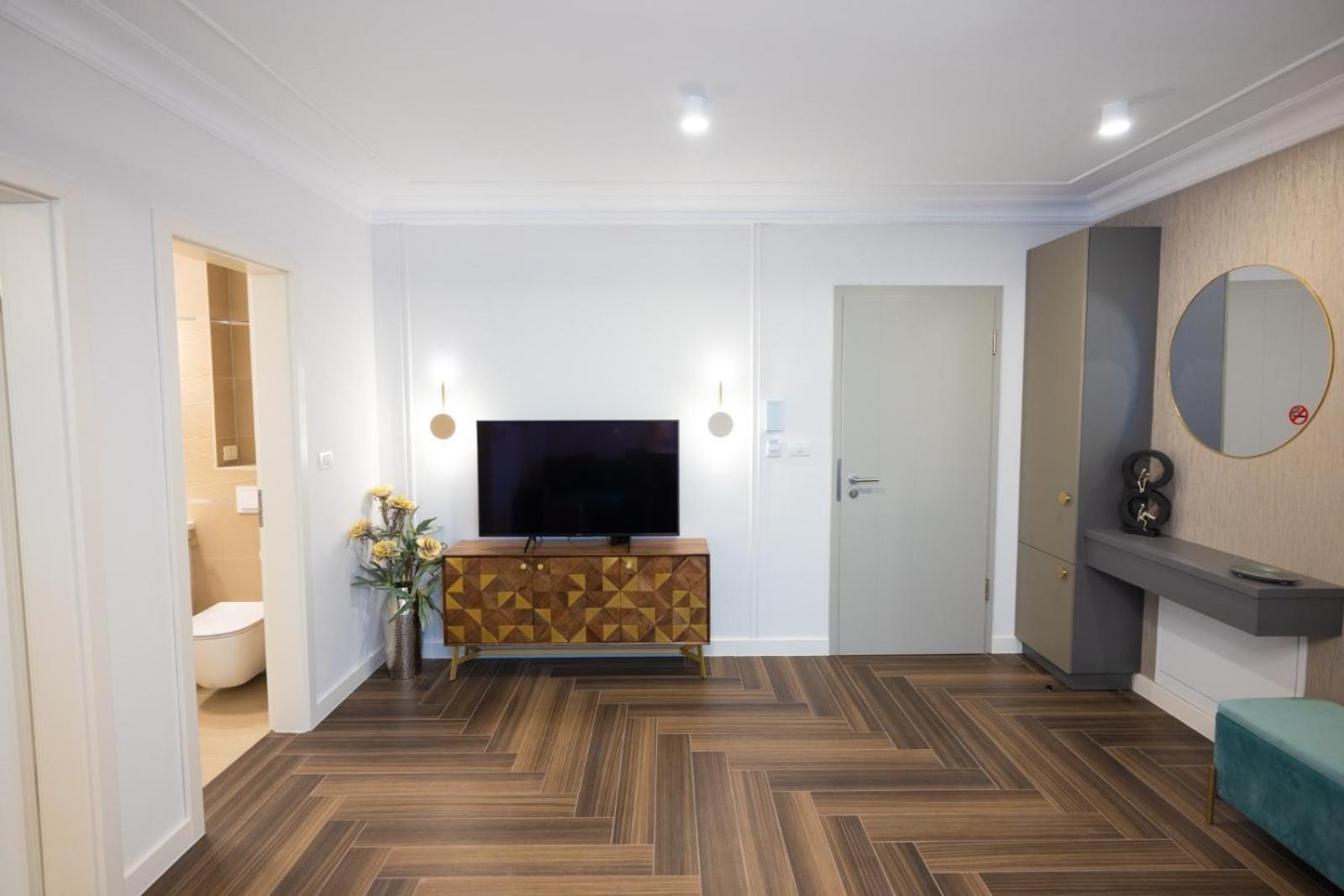 One-Bedroom Apartment - Photo 4