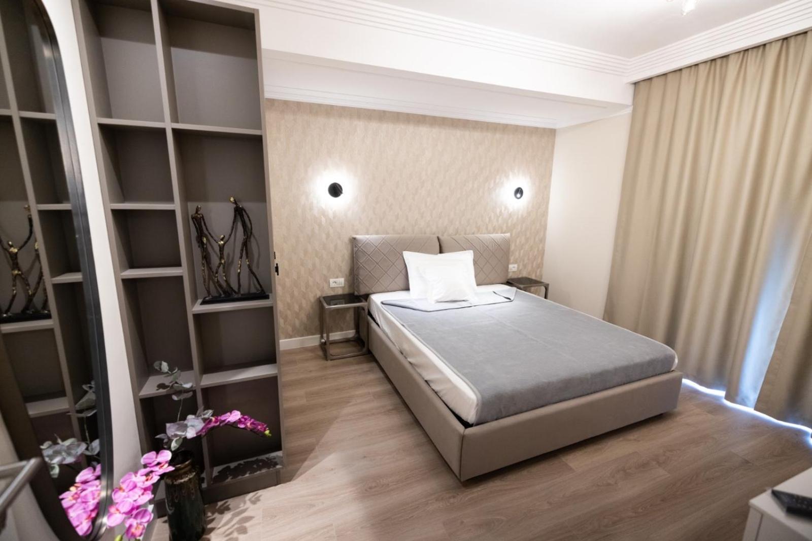 One-Bedroom Apartment - Photo 3