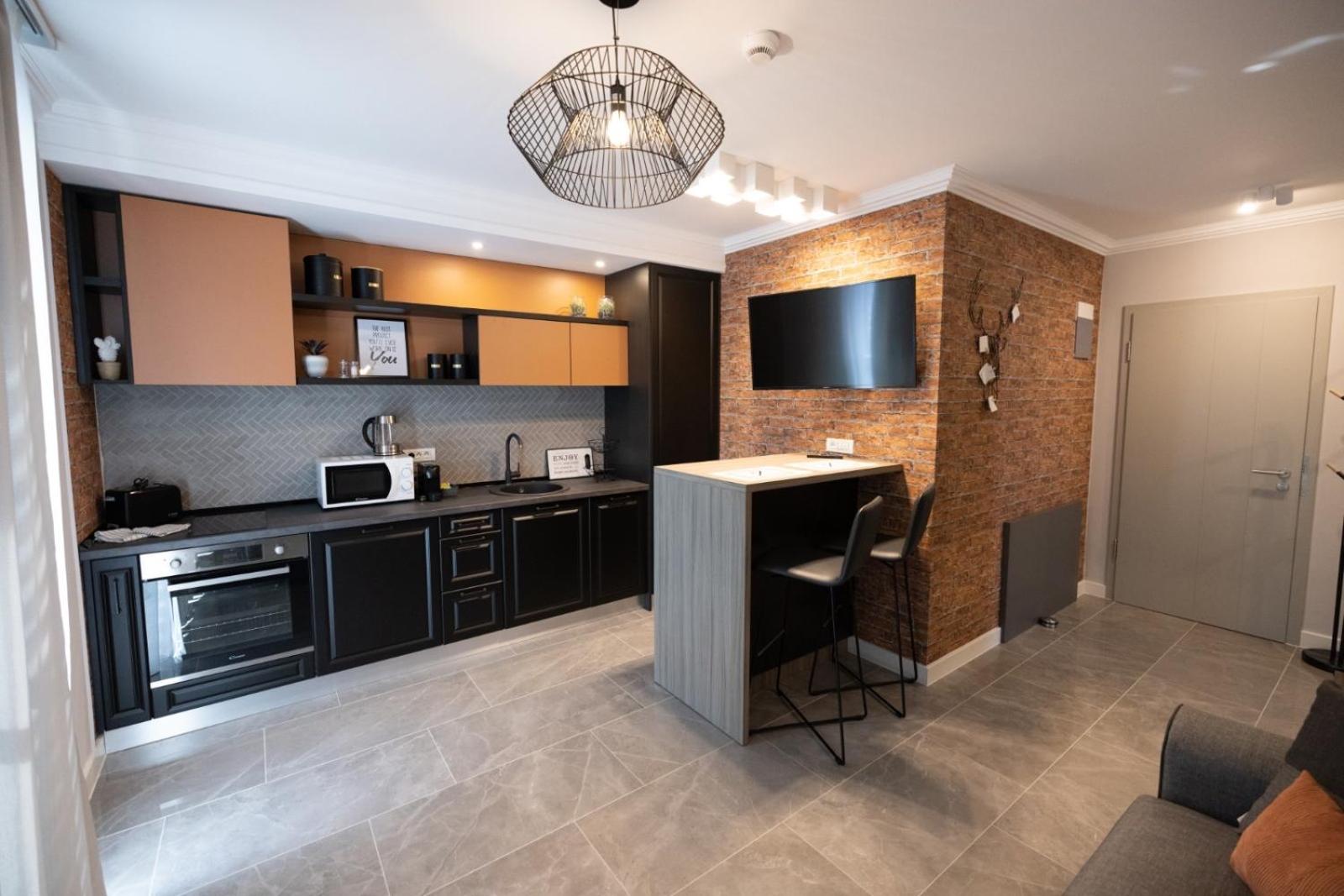 One-Bedroom Apartment - Photo 2