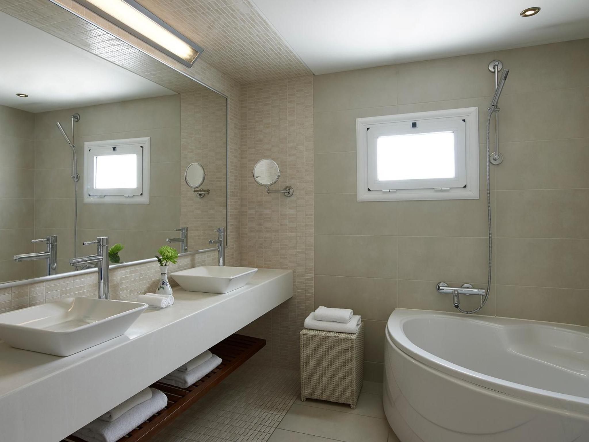 Premium Suite with Sea View - Photo 5