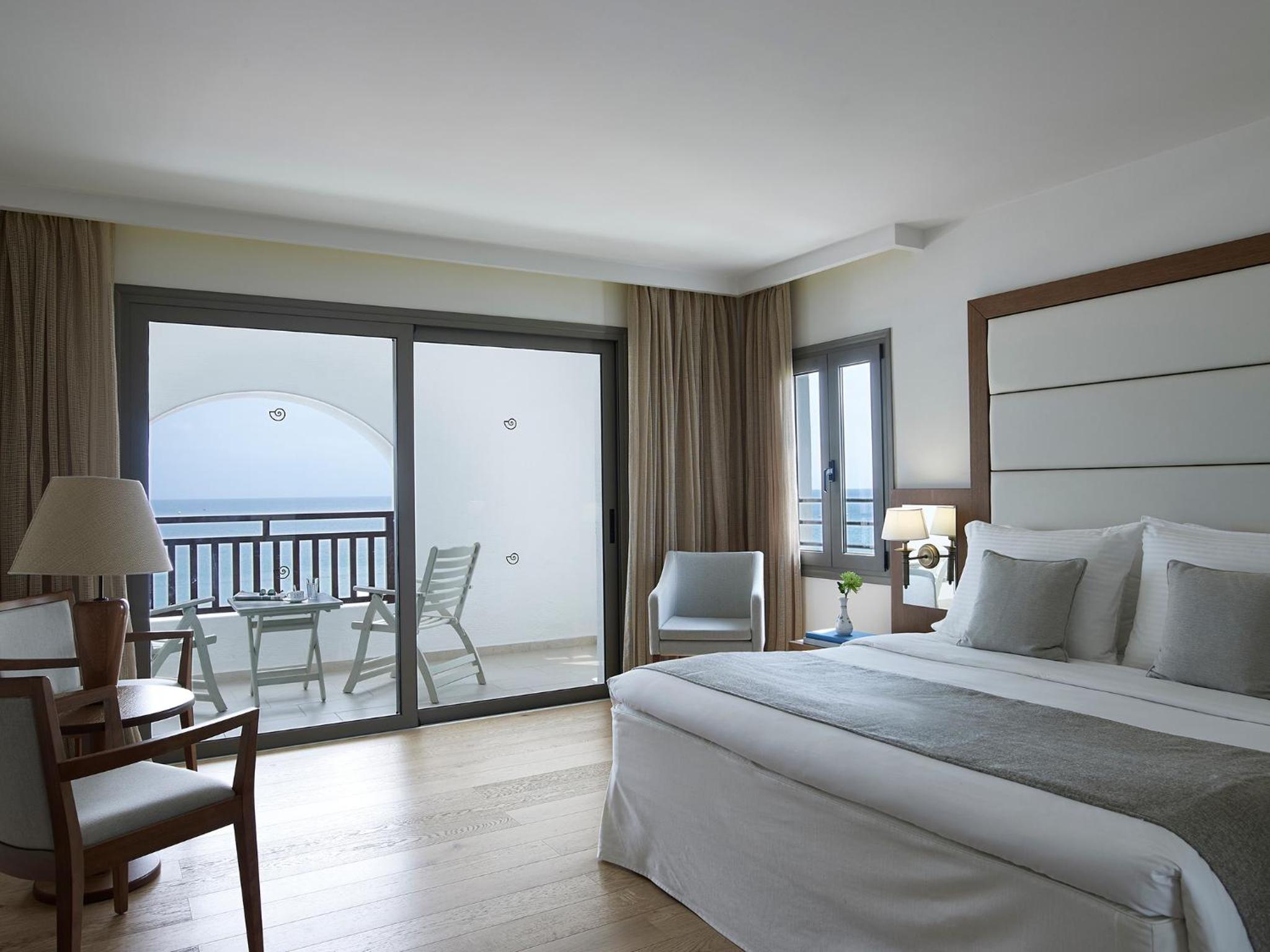 Premium Suite with Sea View - Photo 8