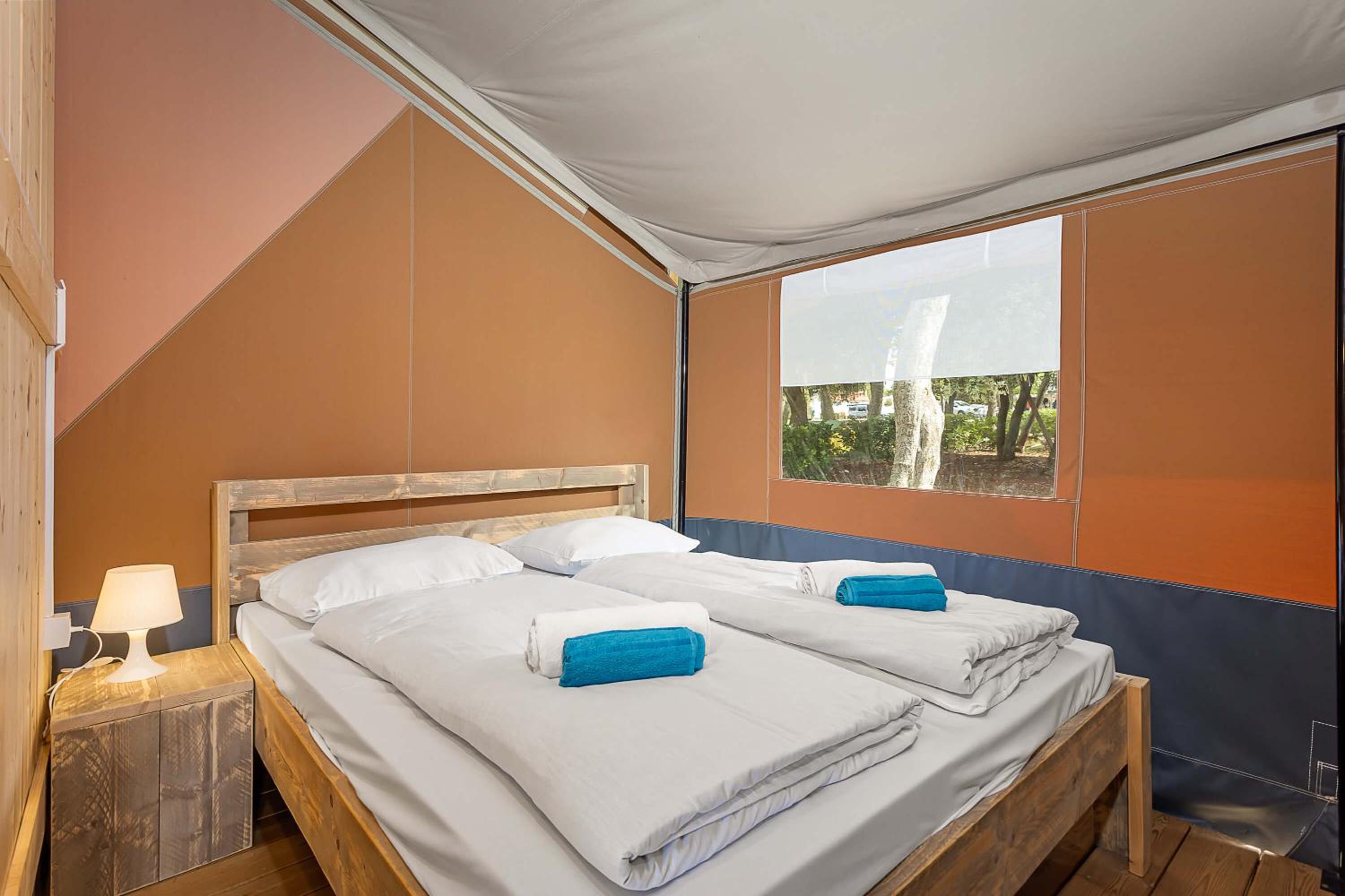 Safari tent sanitary + airco (6P)