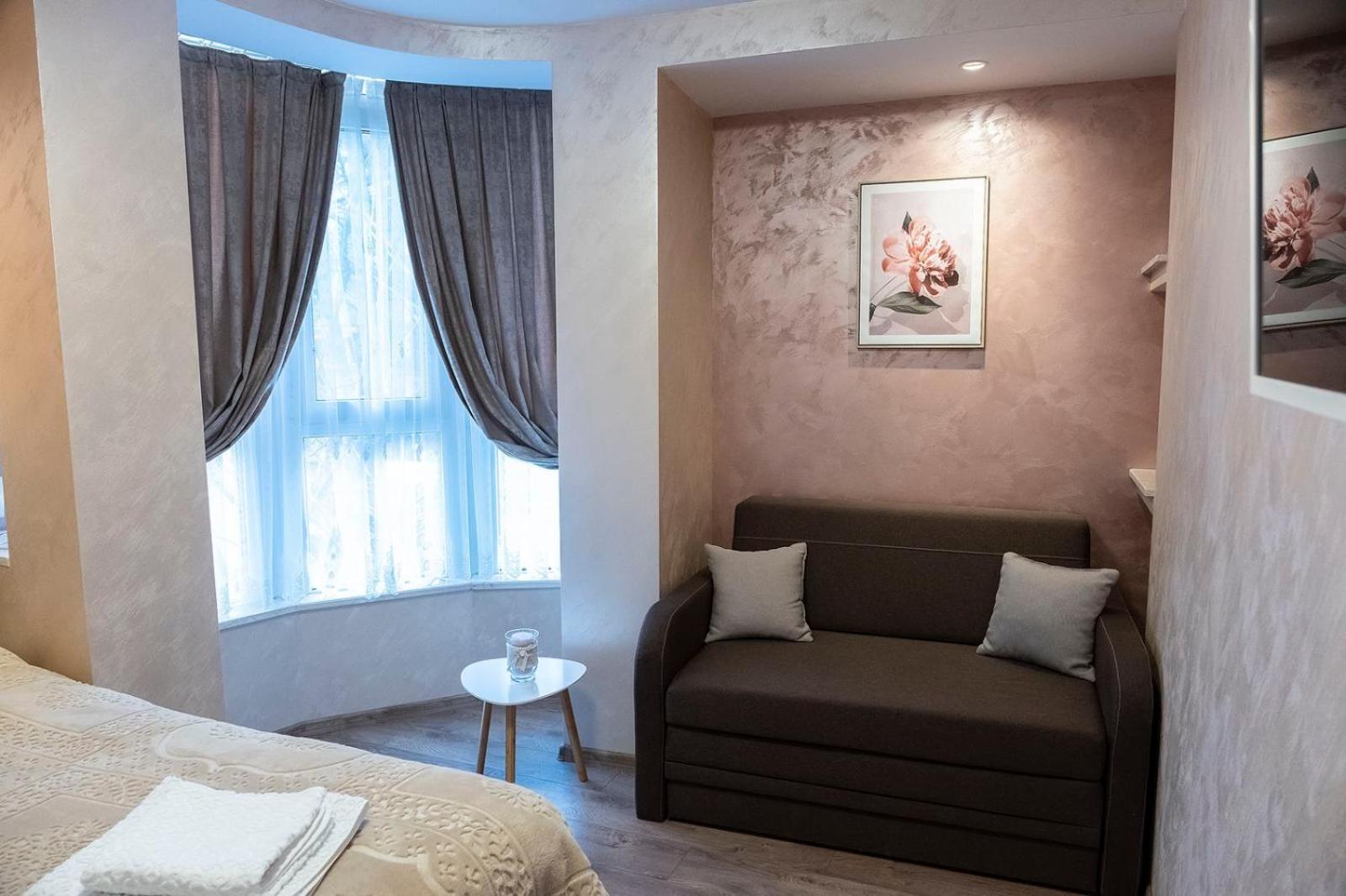 Family Room with Balcony - Photo 6