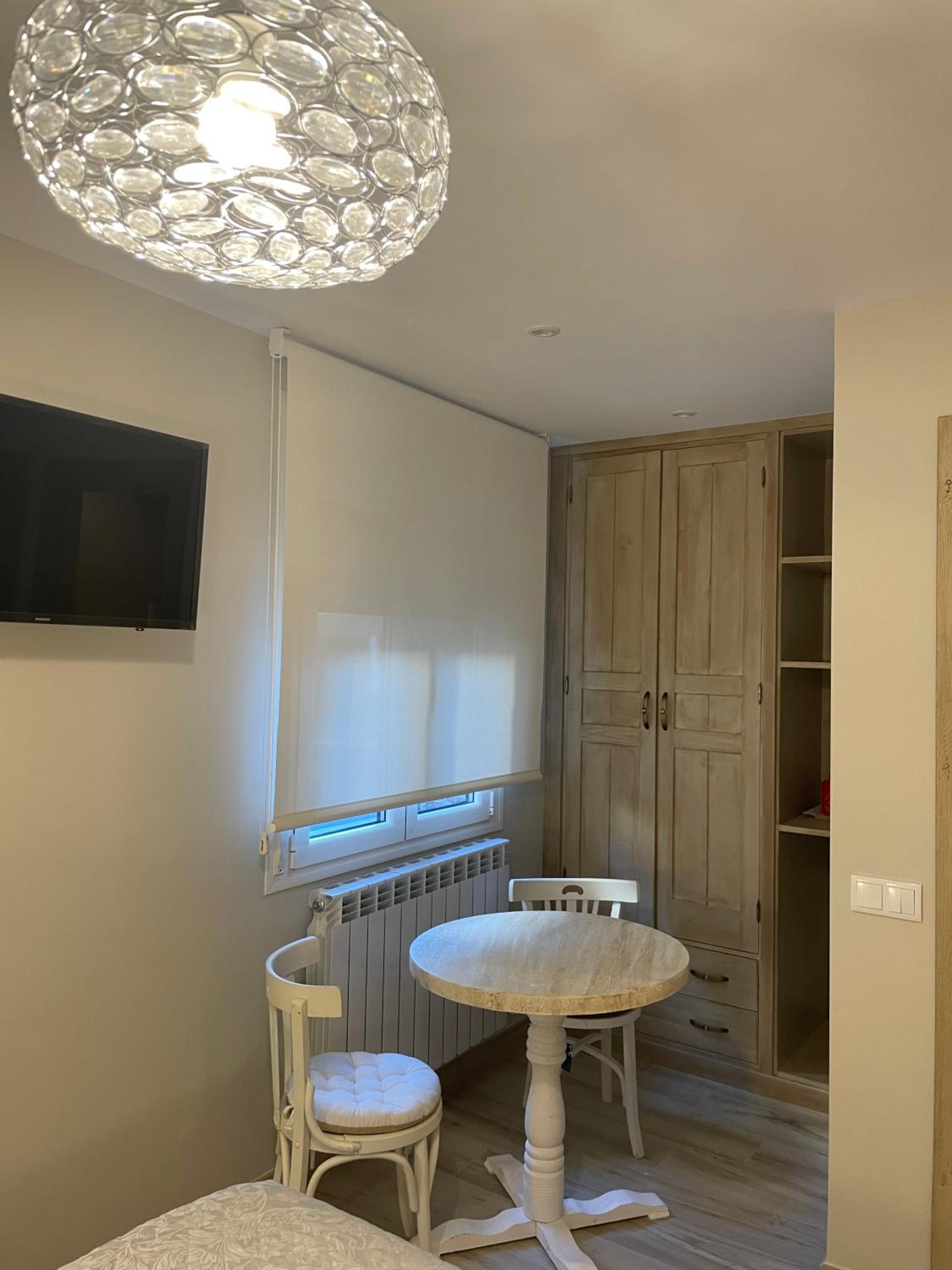 Deluxe Double Room - Photo 9