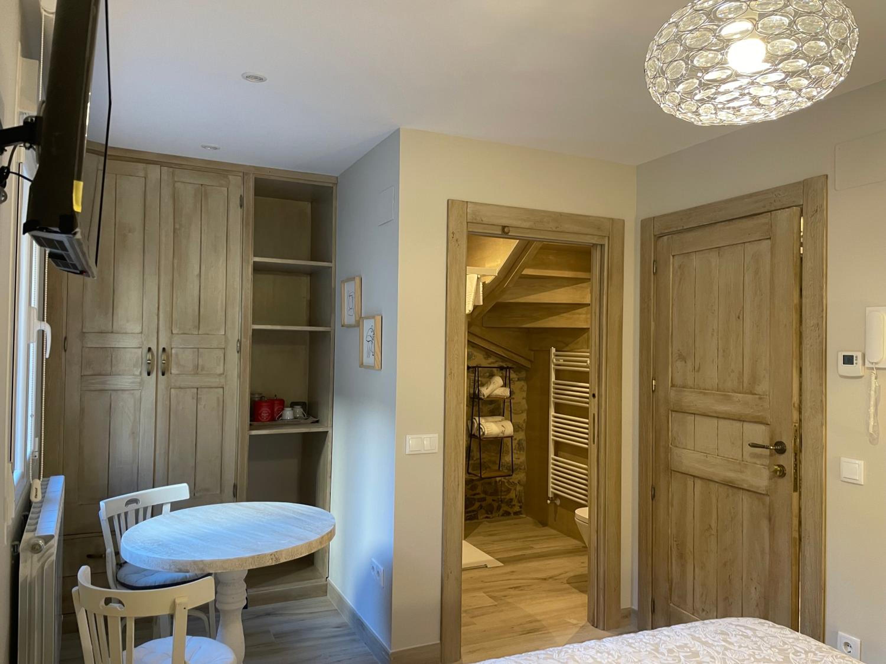 Deluxe Double Room - Photo 10