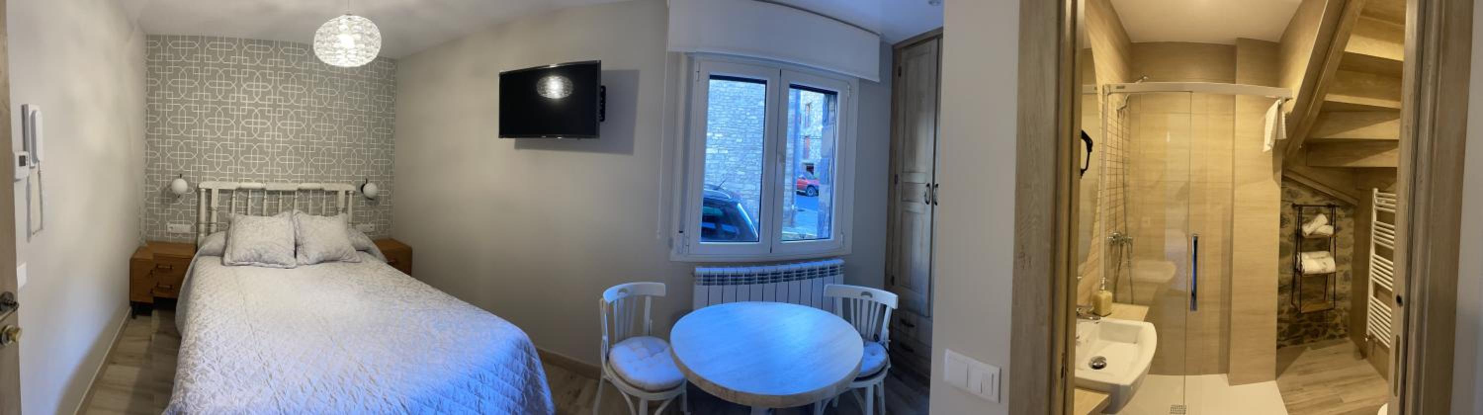 Deluxe Double Room - Photo 12