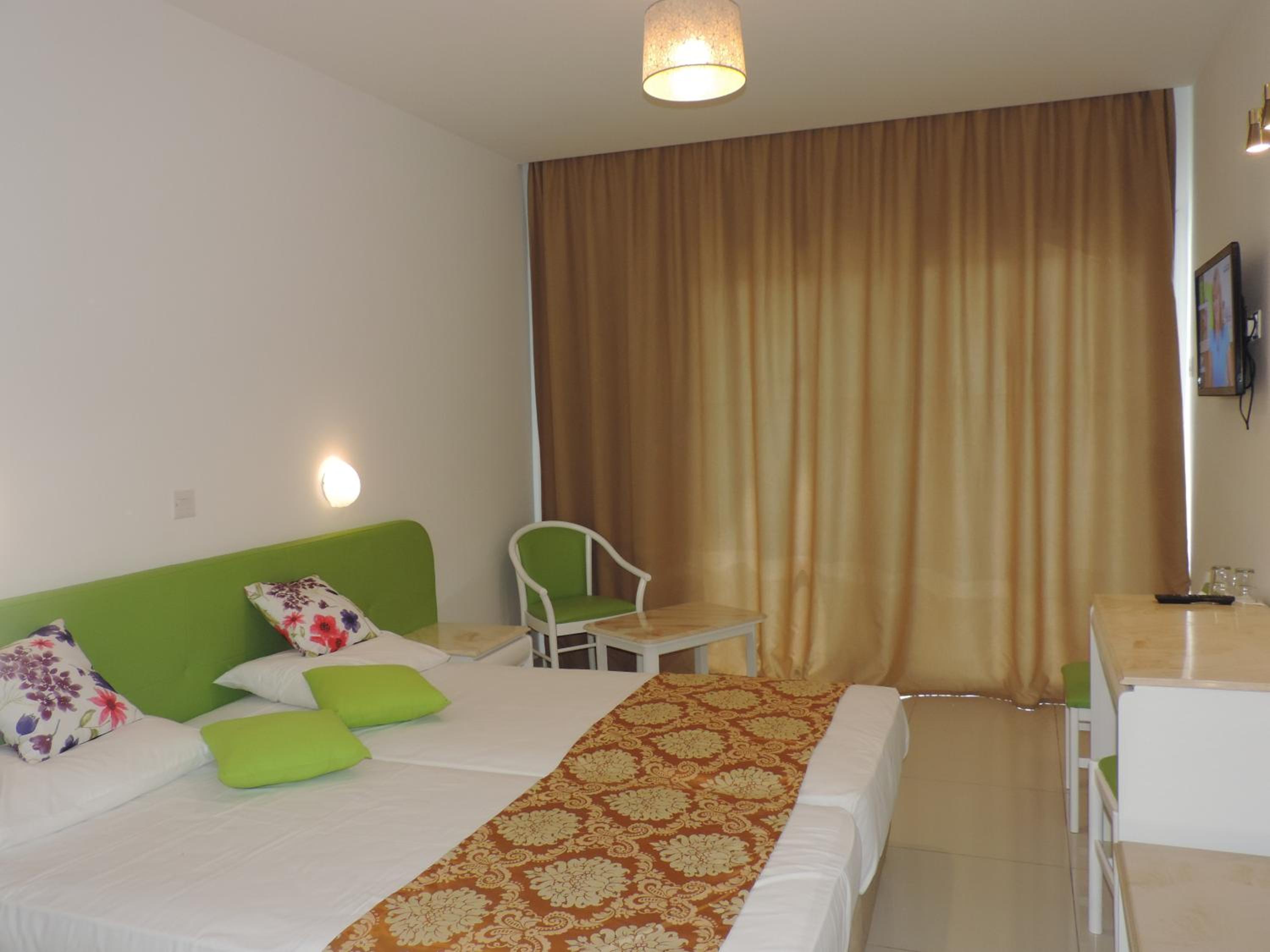 Standard Room with Side Sea View - Photo 5