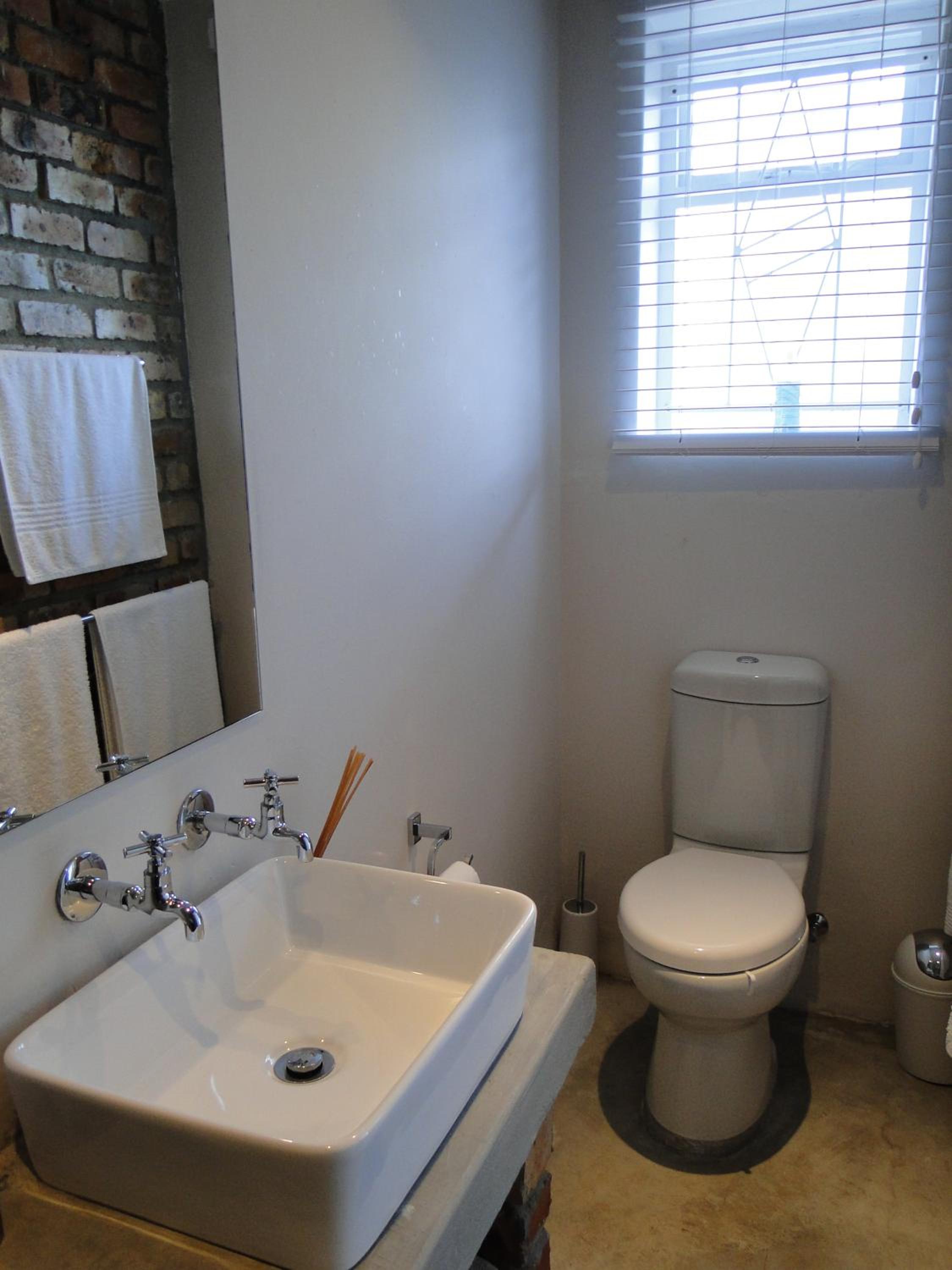 Double or Twin Room with Private Bathroom - Photo 8