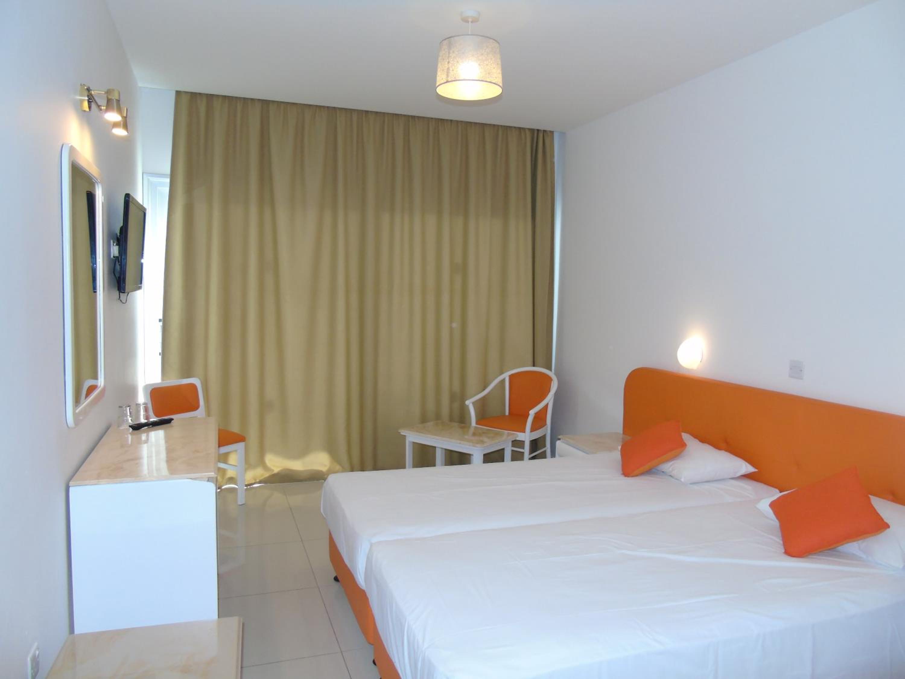 Standard Room with Side Sea View - Photo 7