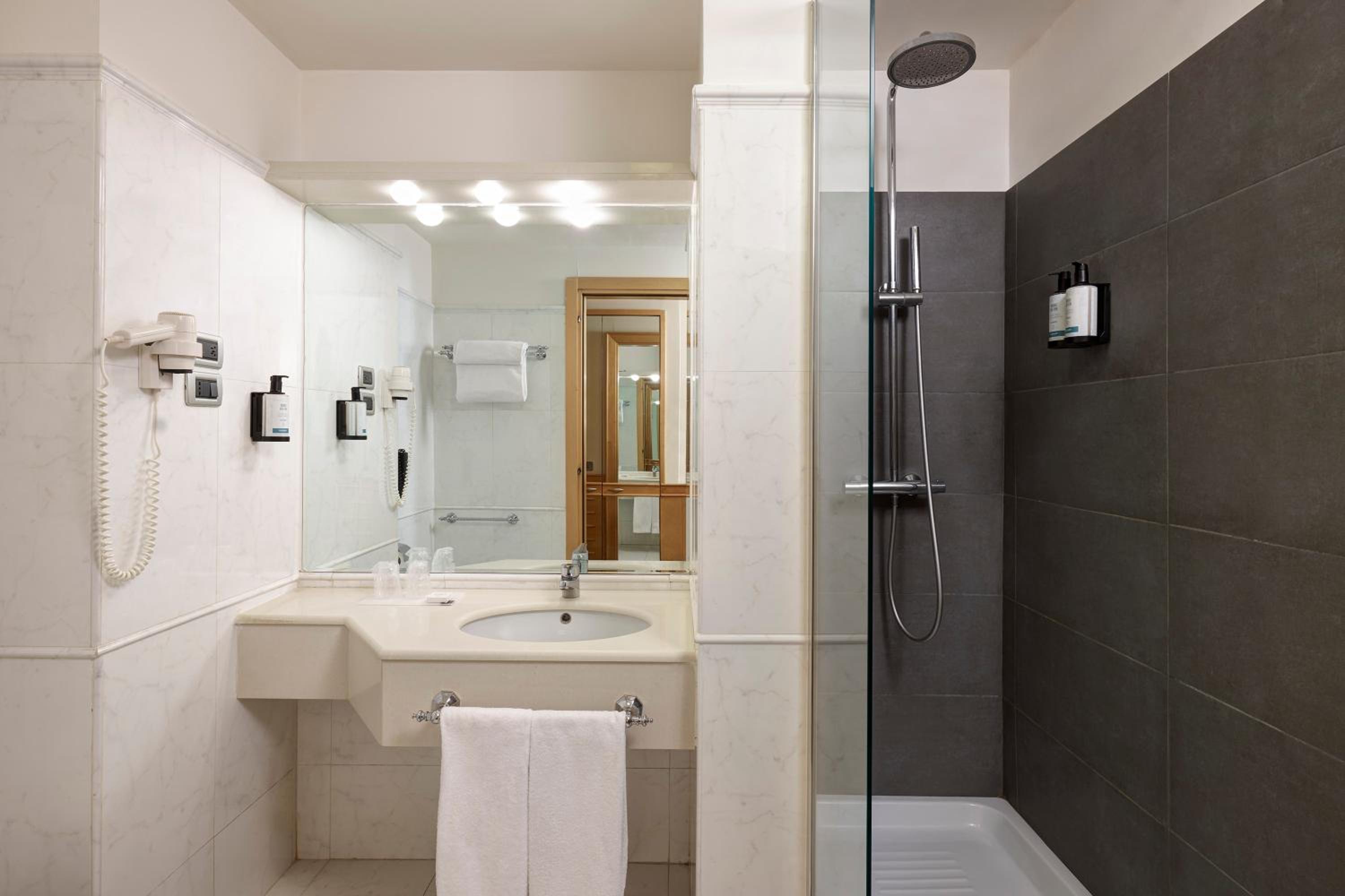 Superior Double or Twin Room with Balcony photo 3