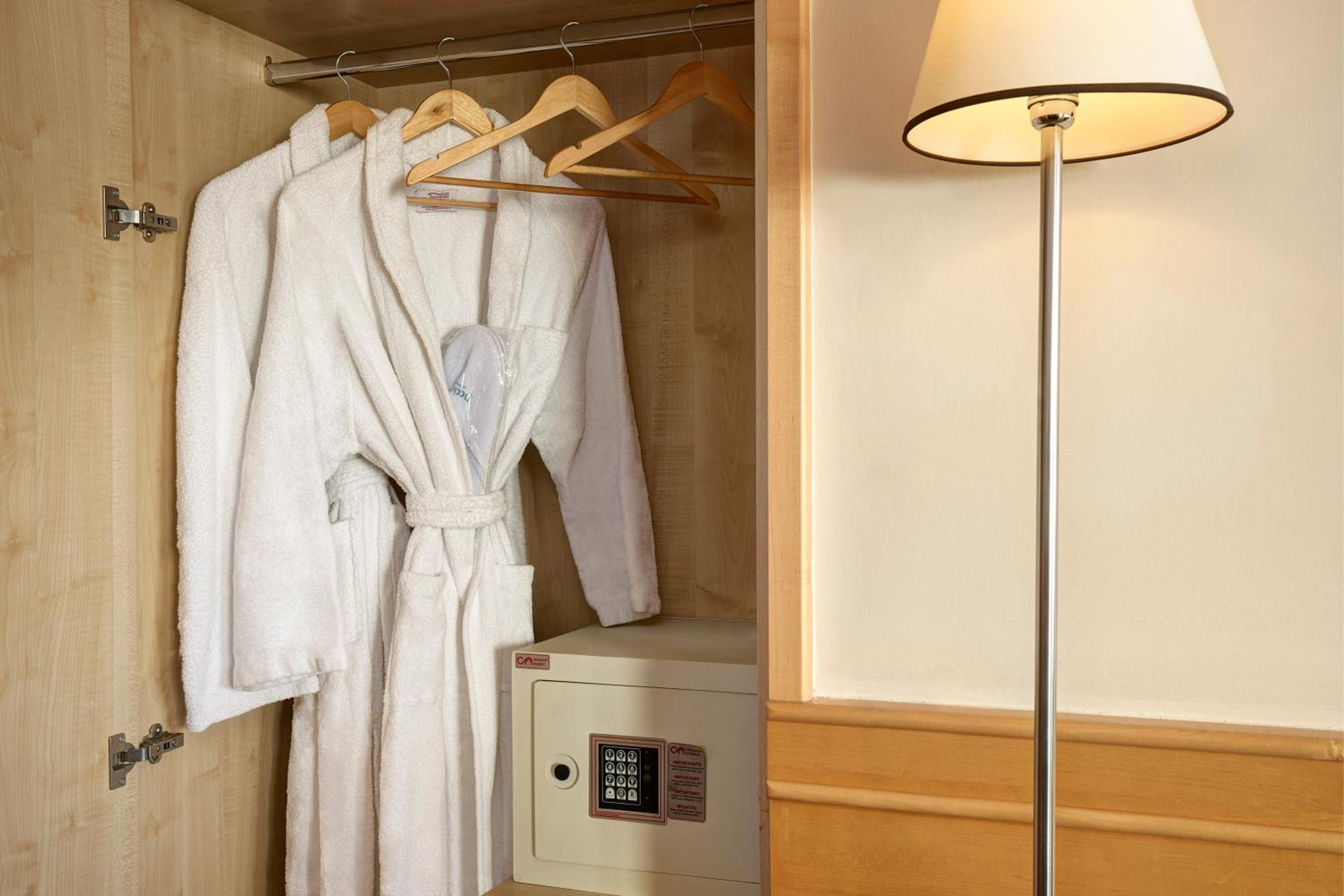Junior Suite With Balcony (2 Adults + 1 Child) photo 2
