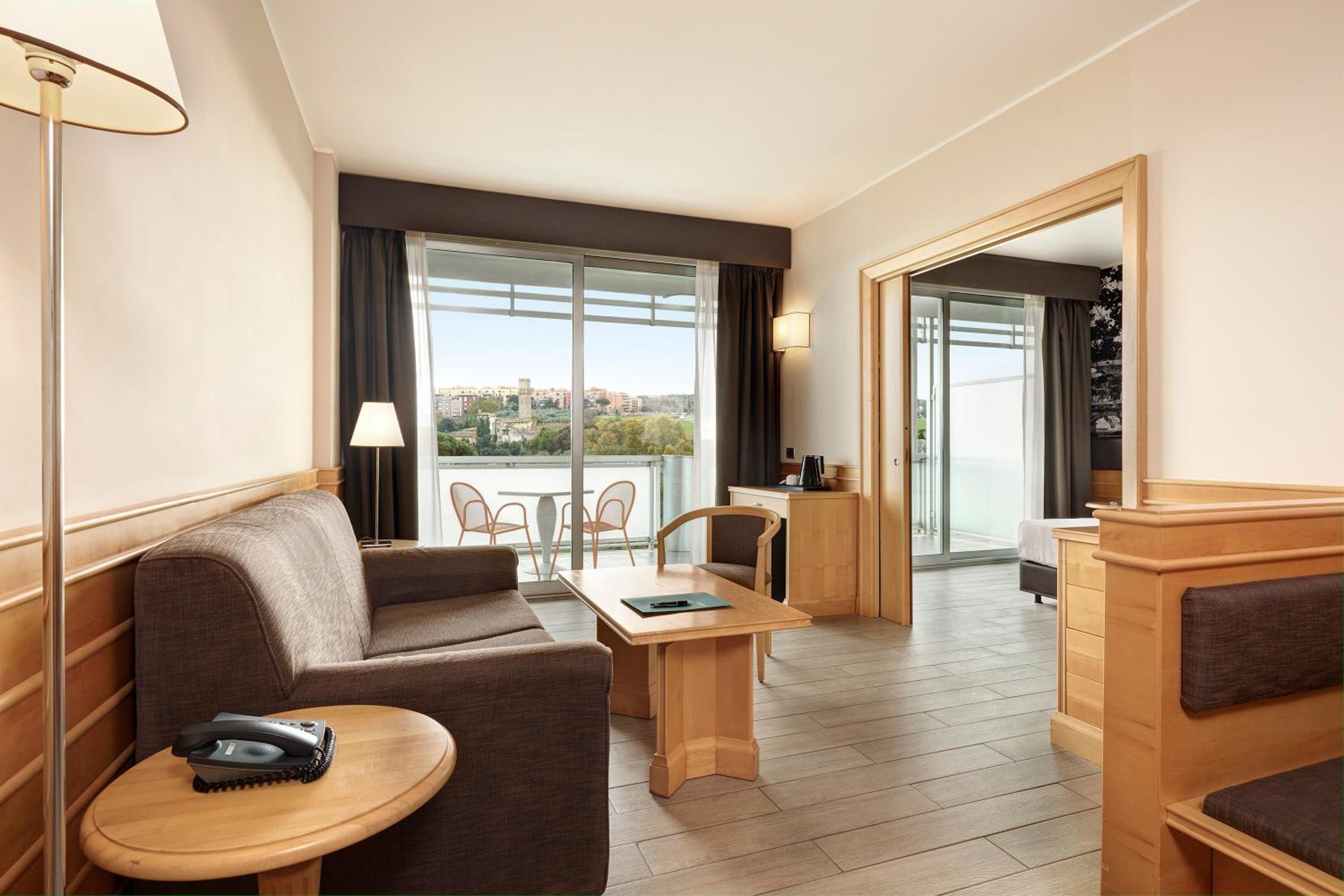 Junior Suite with Balcony photo 3