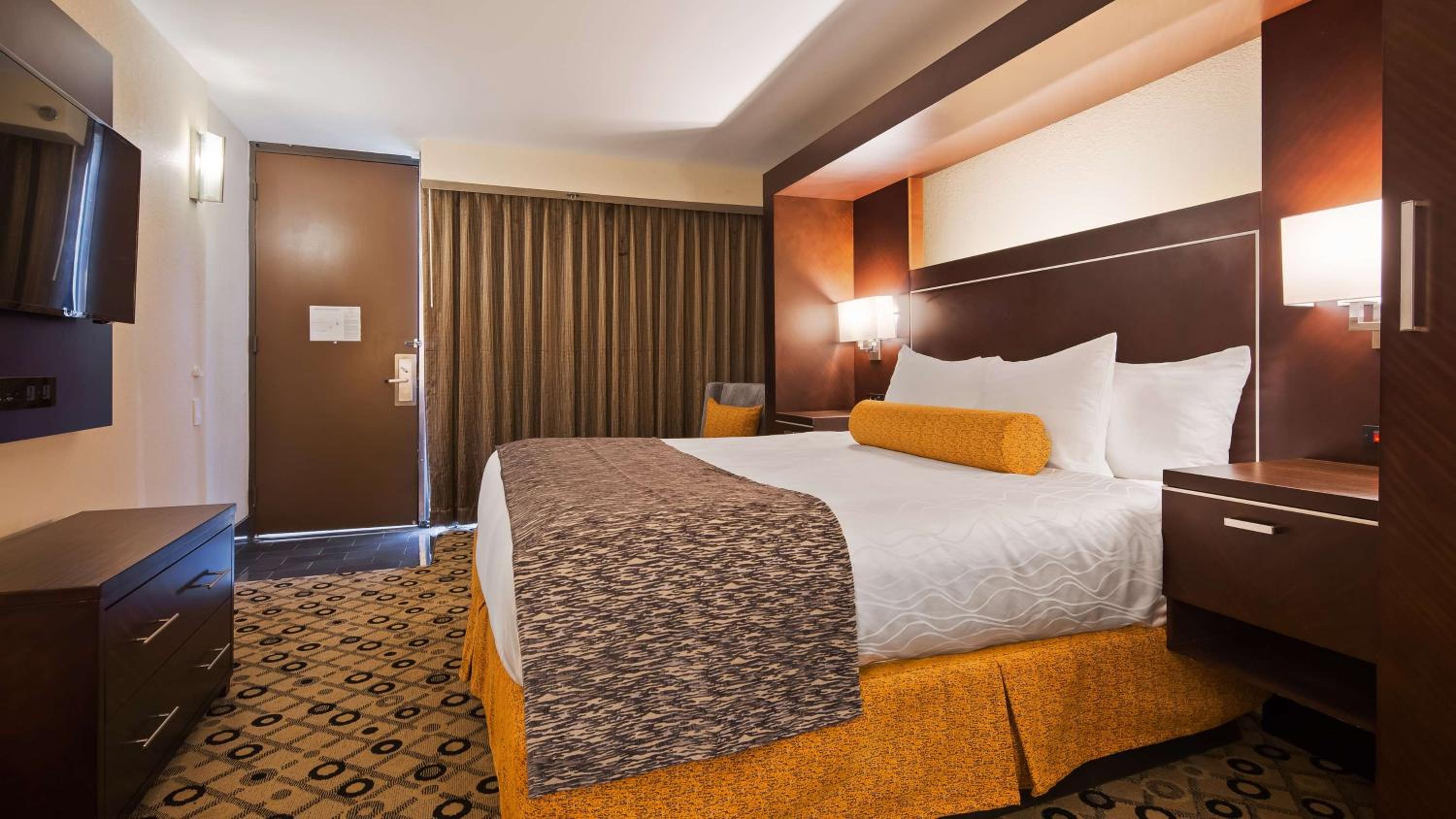 King Room with Roll-In Shower - Disability Access/Non Smoking photo 3