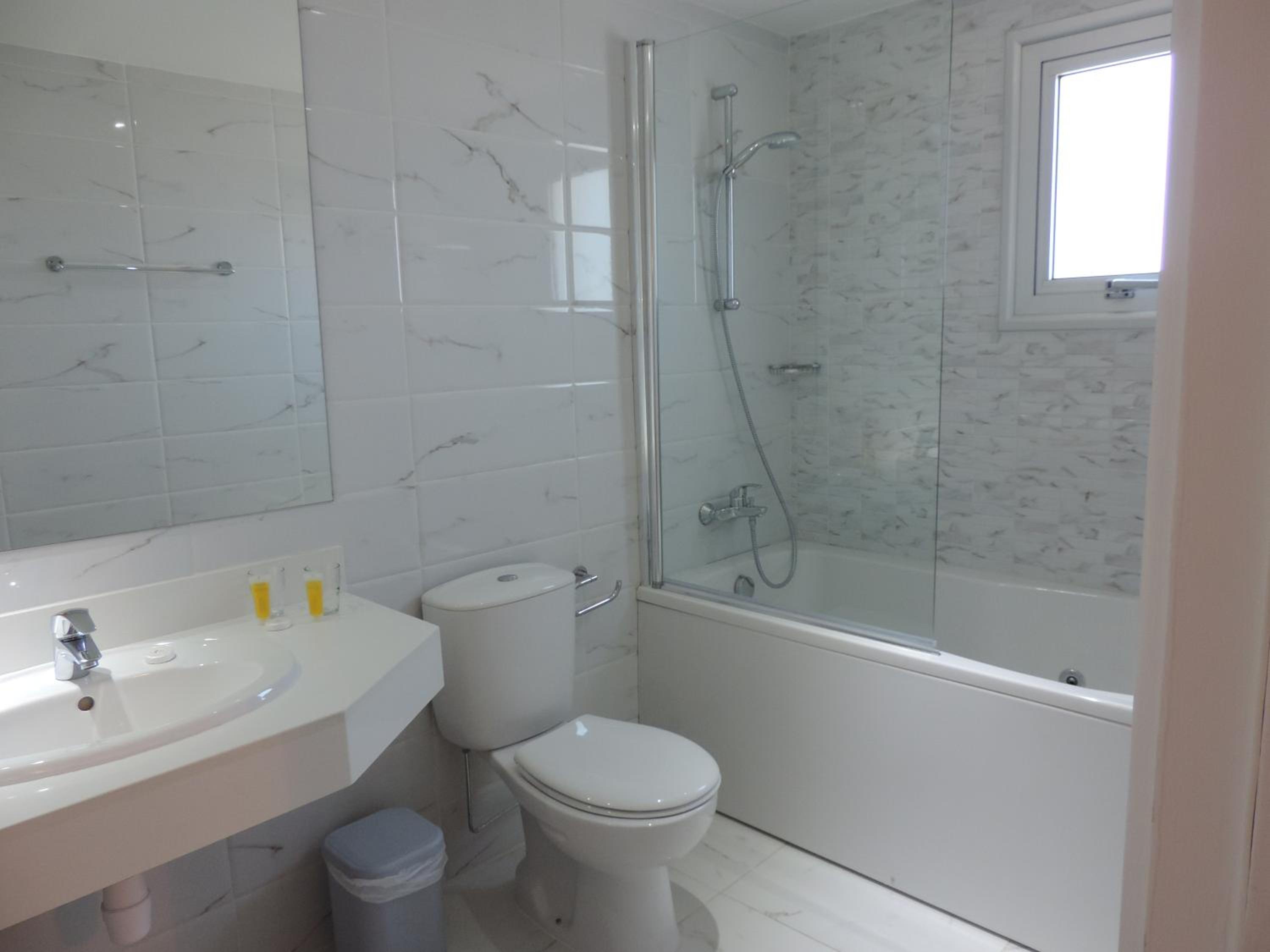 Family Room - Photo 6