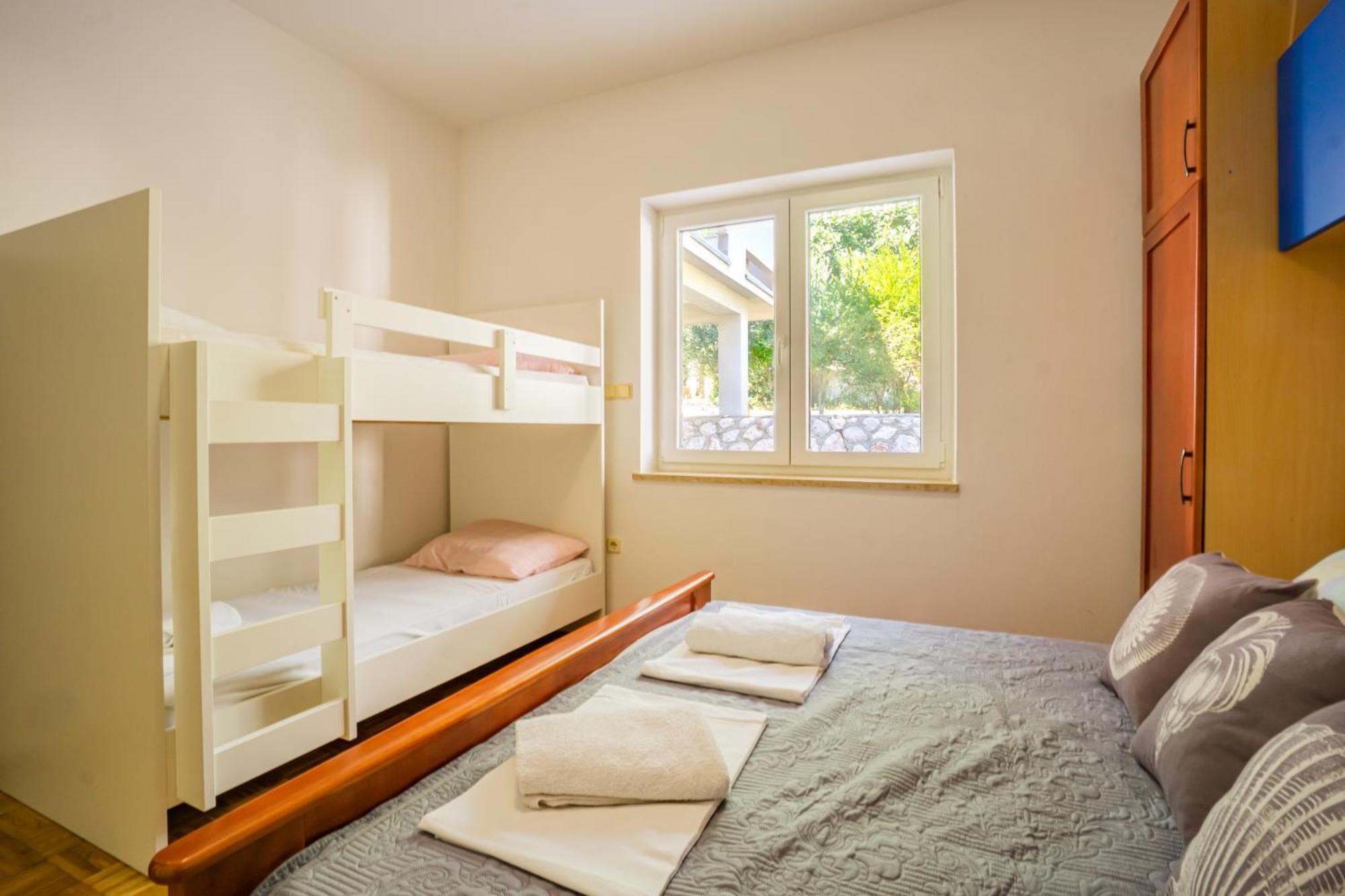 Apartment 3 photo 3