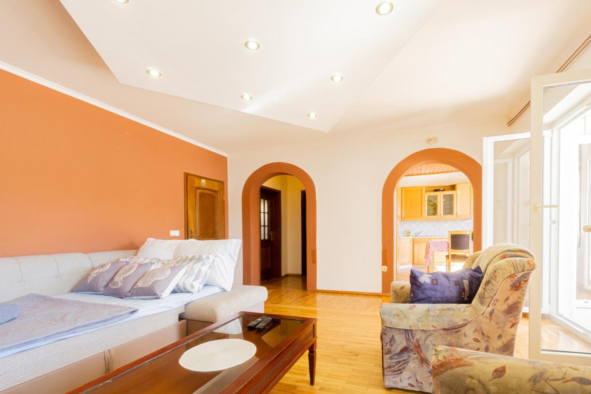 Apartment 9 photo 3