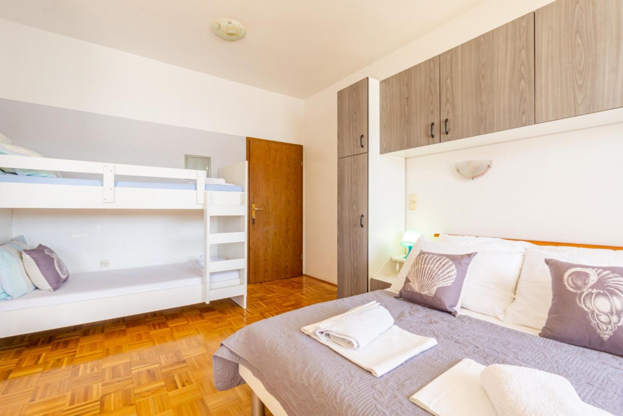 Apartment 5 photo 1