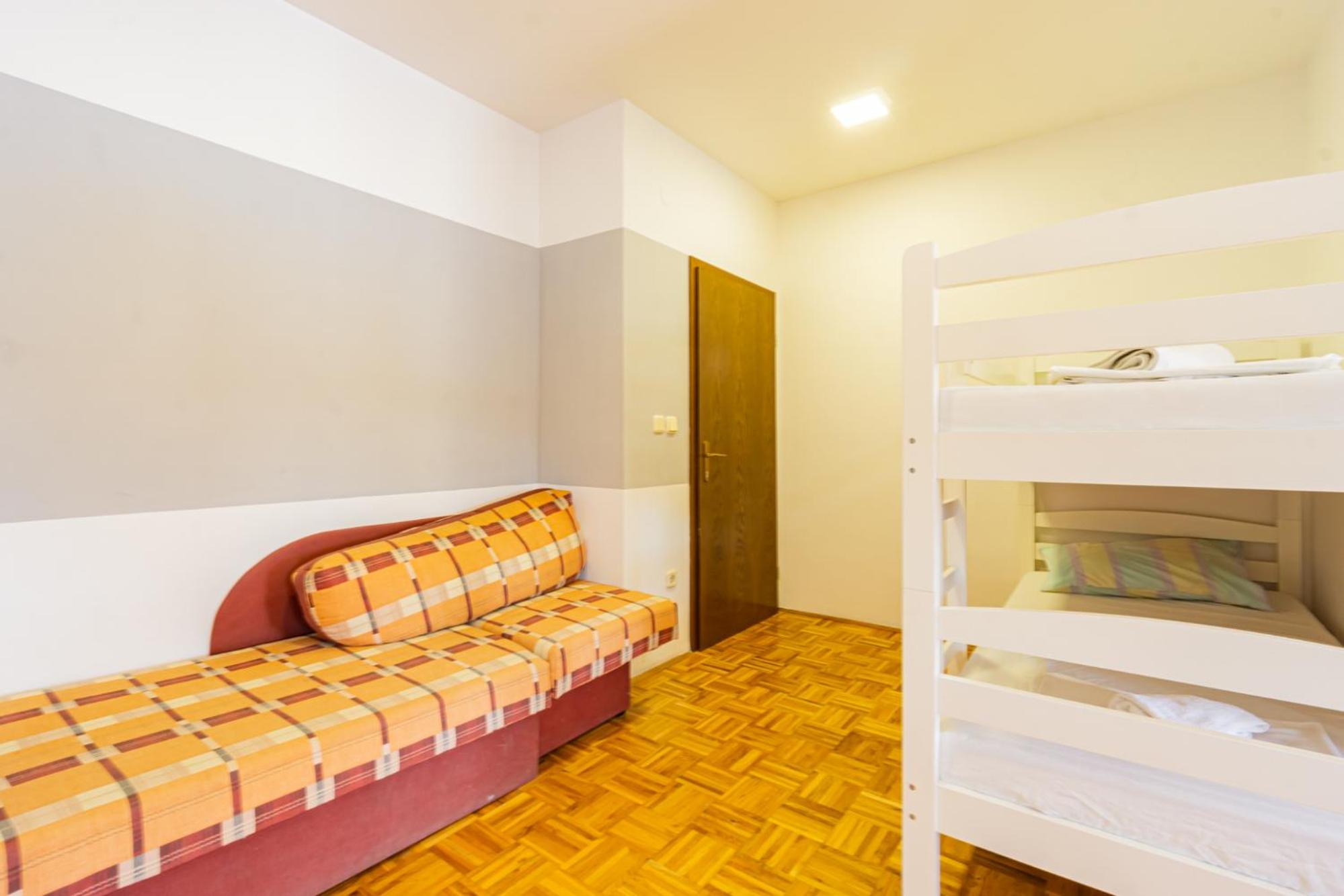 Apartment 8 photo 1