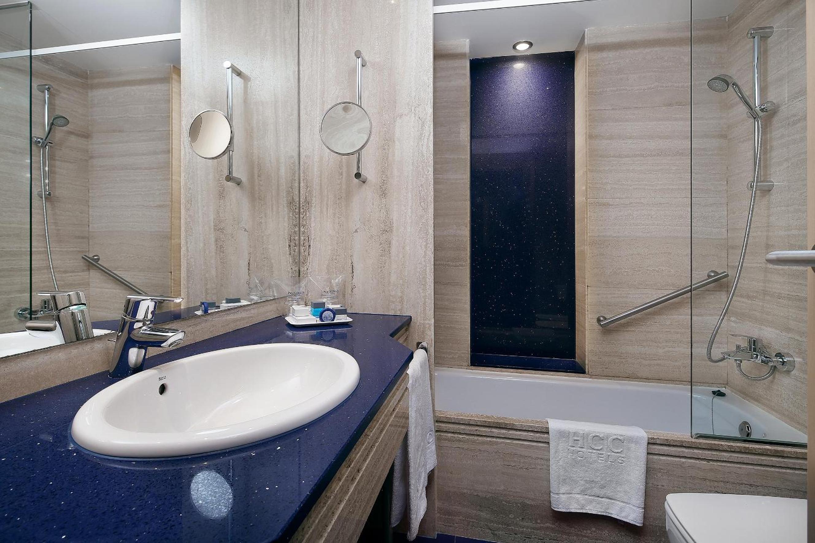Twin Room (2 Adults) photo 2