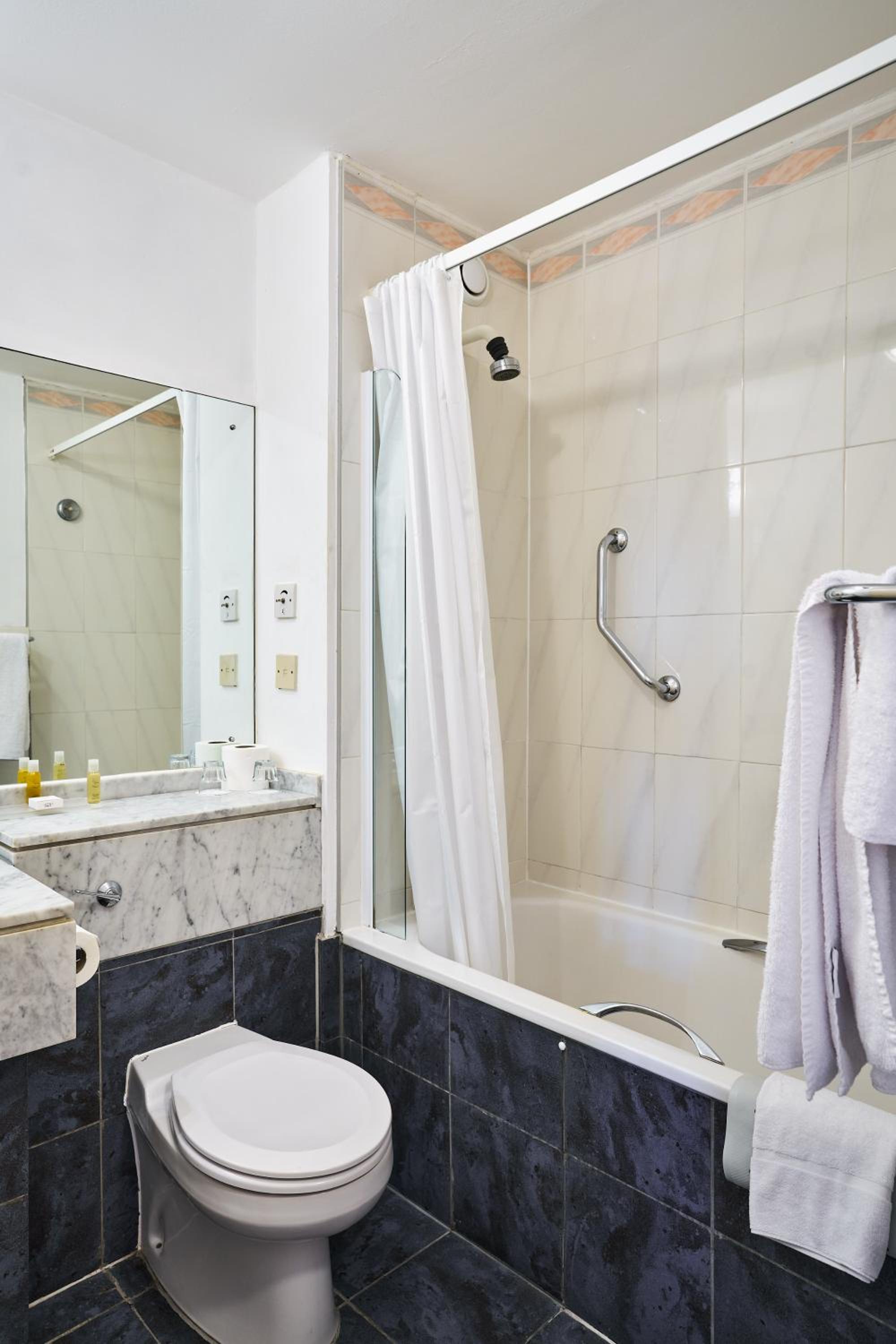 Standard Double Room - Photo 4