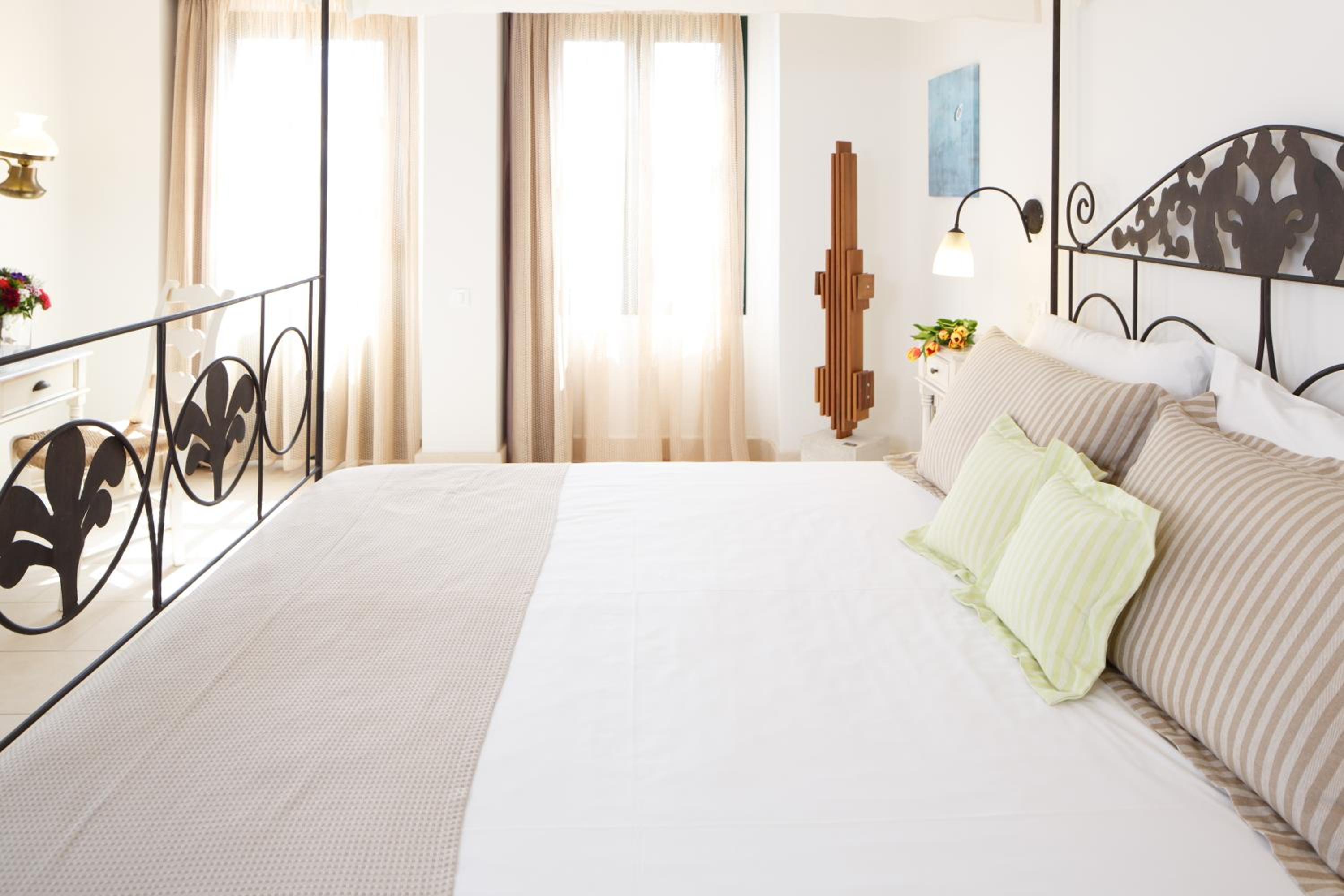 Premium Two-Bedroom Collection Suite with Sea View thumbnail 5