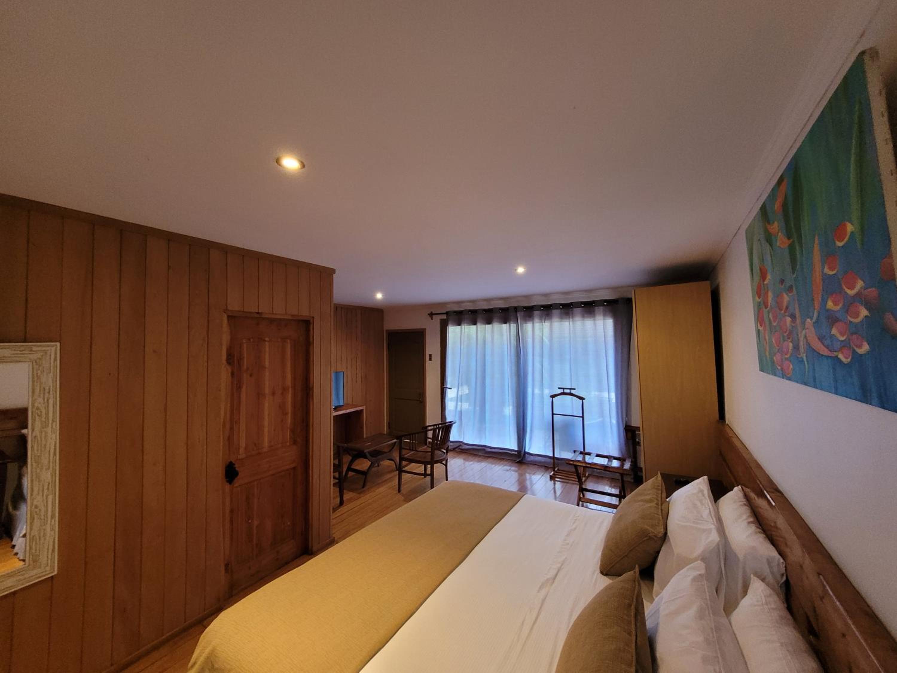 Double Room With Pool View photo 2