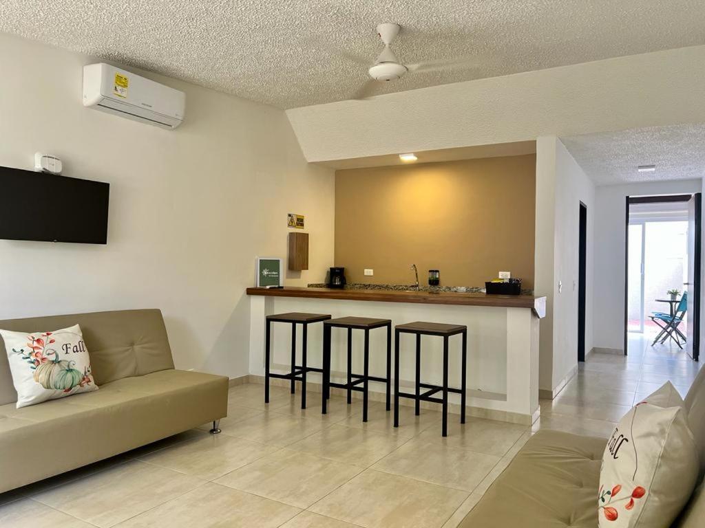 Family Room with Private Bathroom photo 2