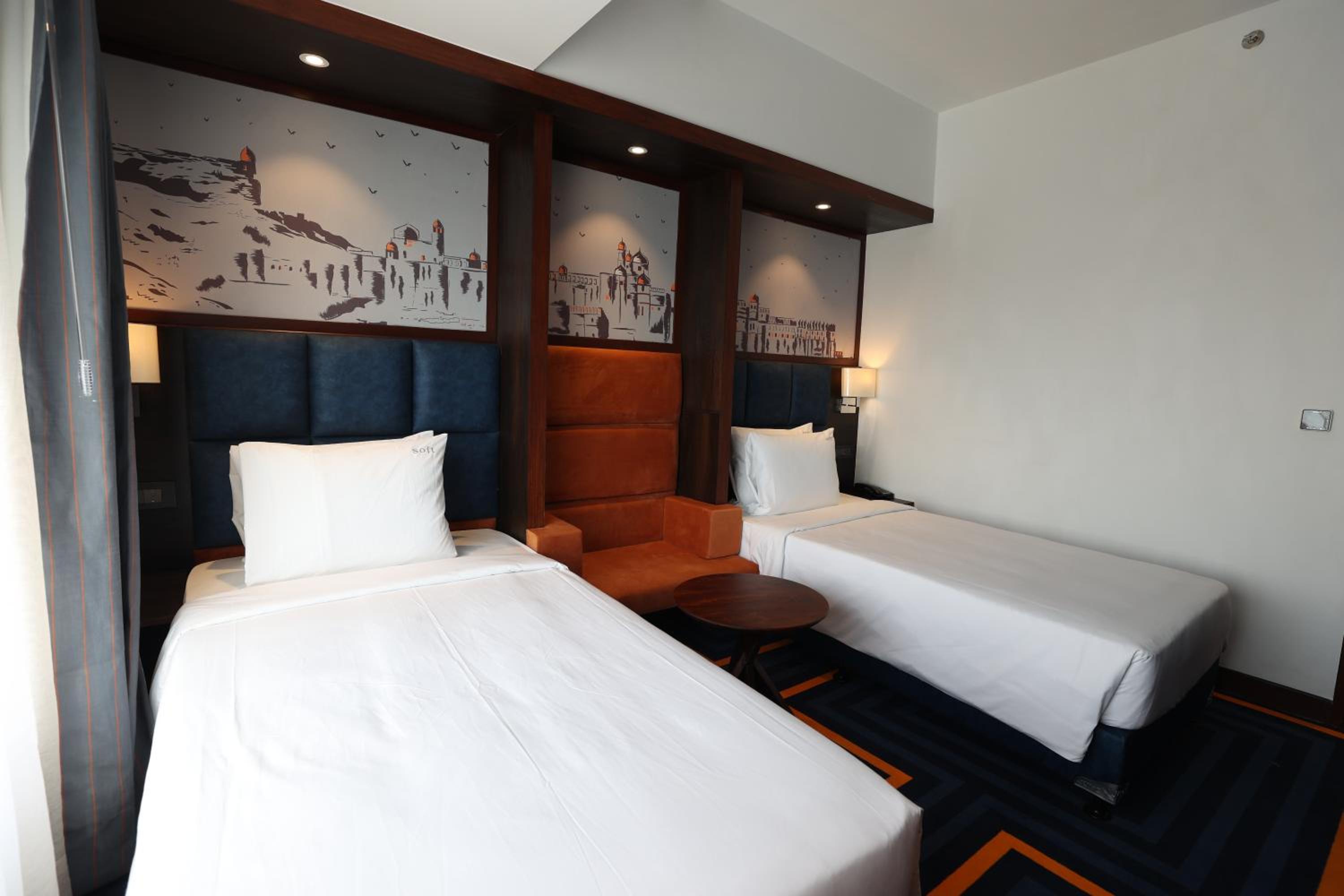 Standard Twin Room: Buy 1 get 1 Happy Hours (11 am-11pm) at Express Cafe & Bar, Rs 250 Meal Credit on purchase of Food & Soft Bev. of R s1000(T&C Apply), Complimentary Hi-Tea (4pm-6pm), 15%off on Cab Charges when prebooked atleast 1 day in advance - Photo 1