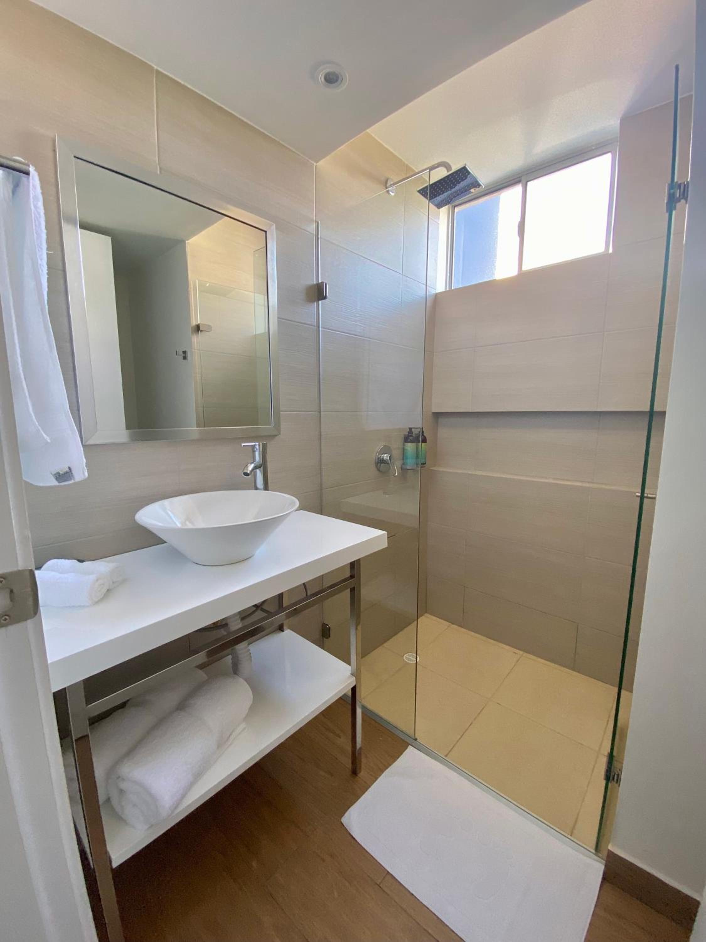 Standard King Room - Non-Smoking - Photo 2