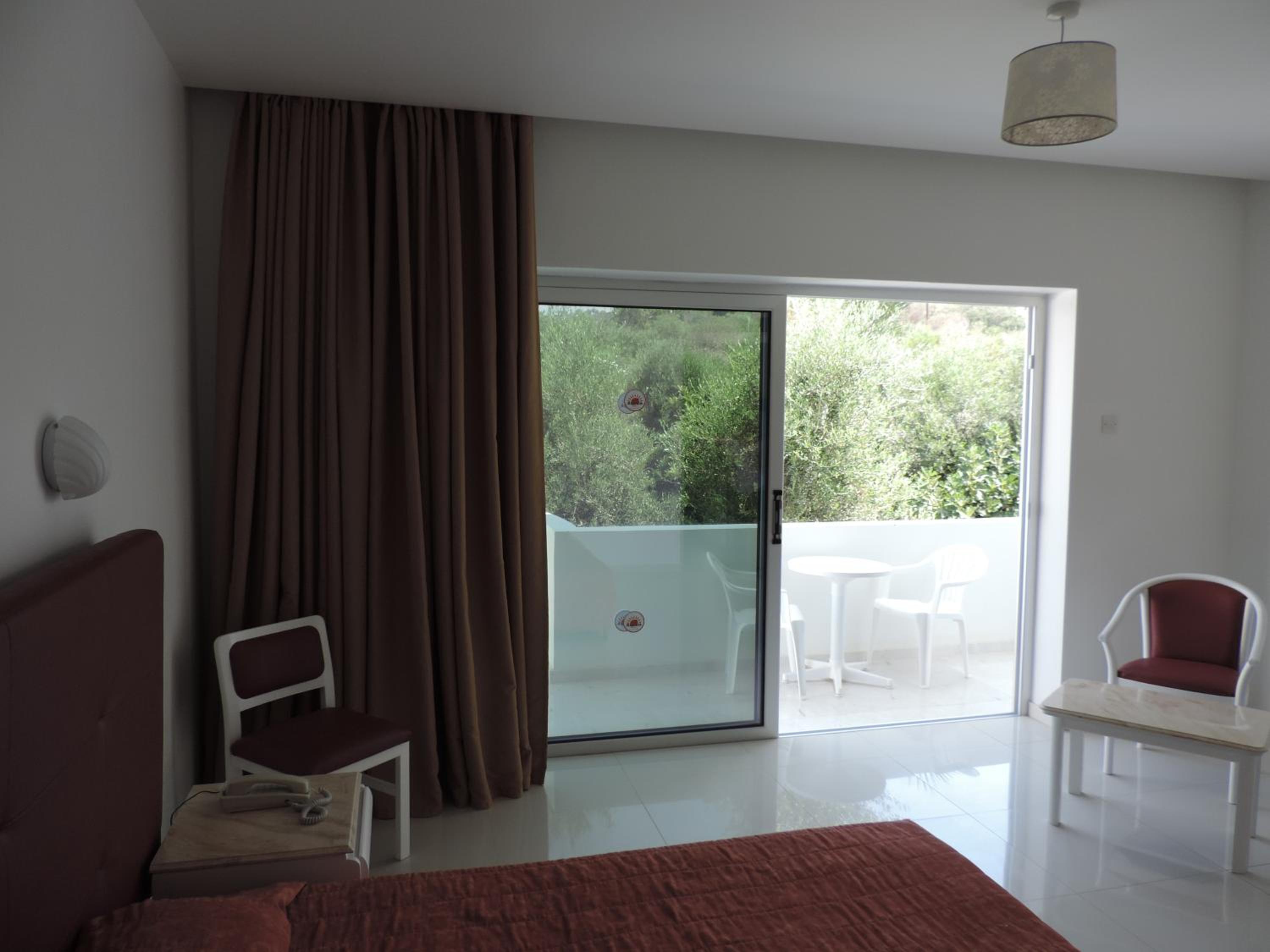 Standard Room with Inland View - Photo 5