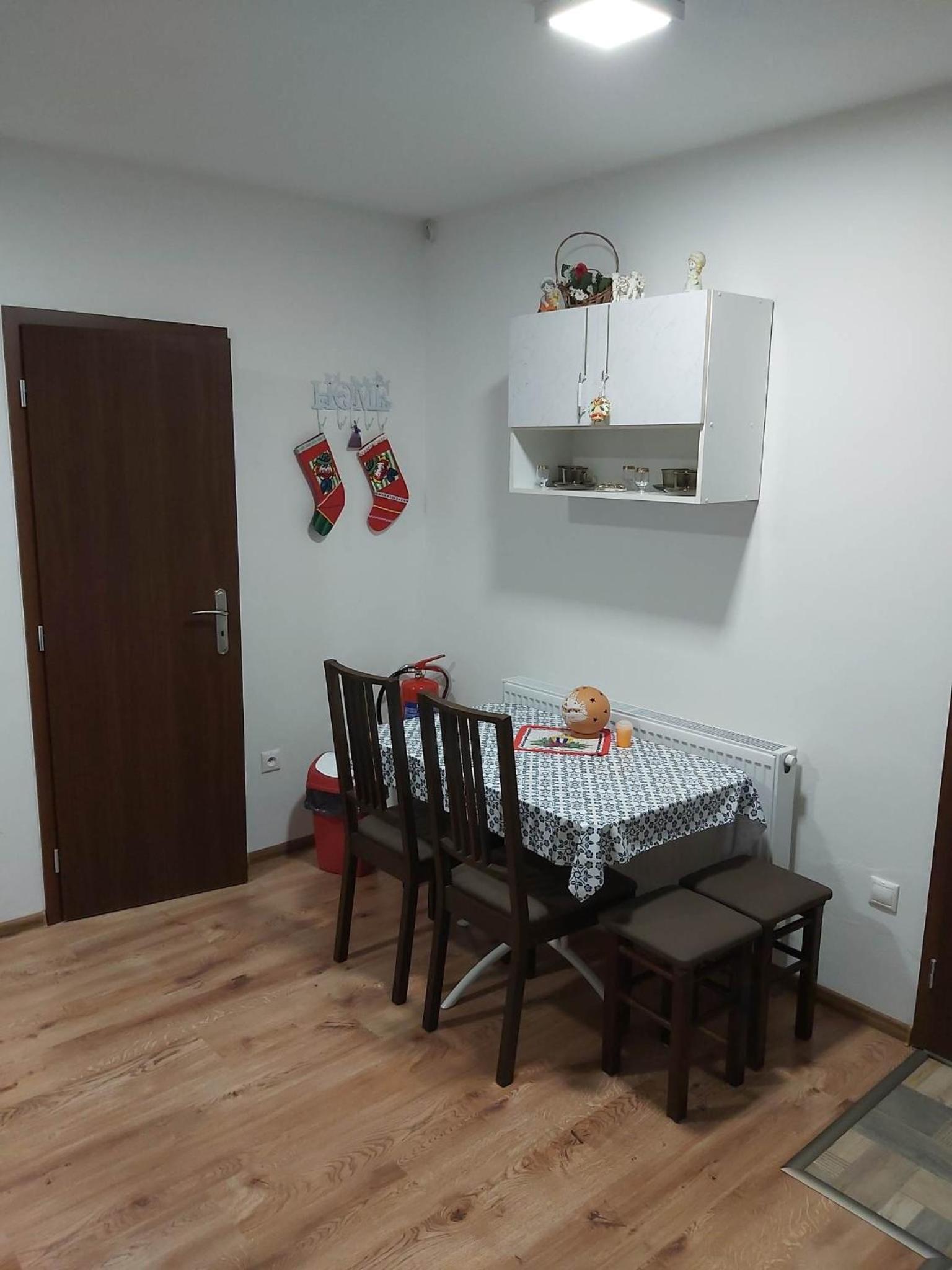 Apartment with Terrace - Photo 6