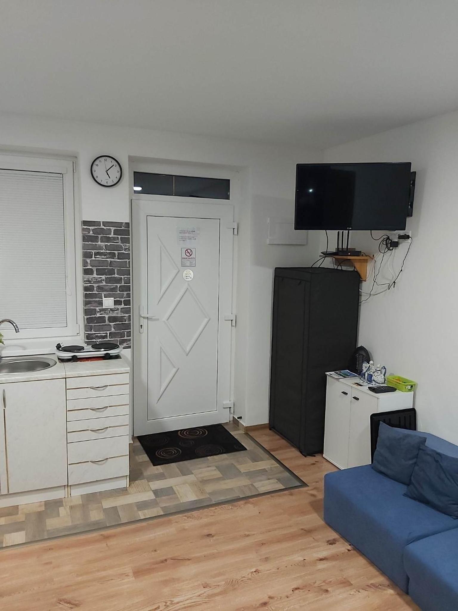 Apartment with Terrace - Photo 4