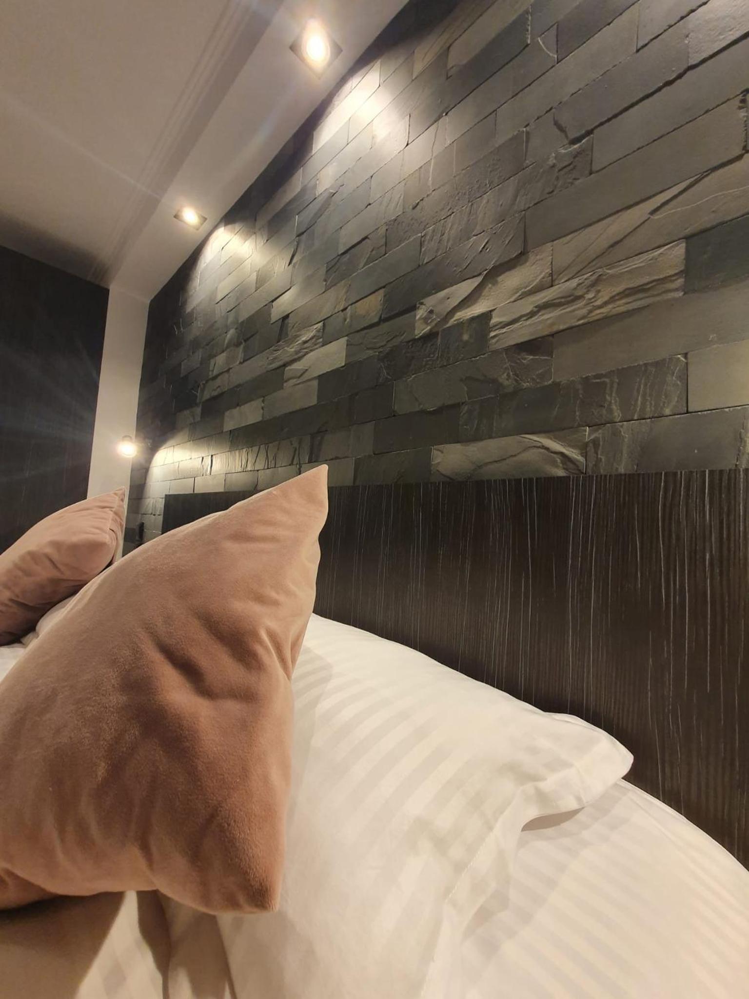 Double Room with Private Bathroom - Photo 7