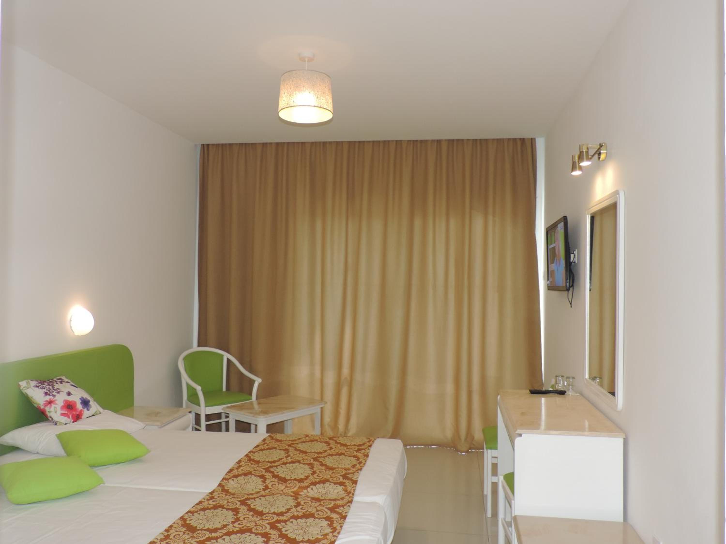 Standard Room with Inland View - Photo 7