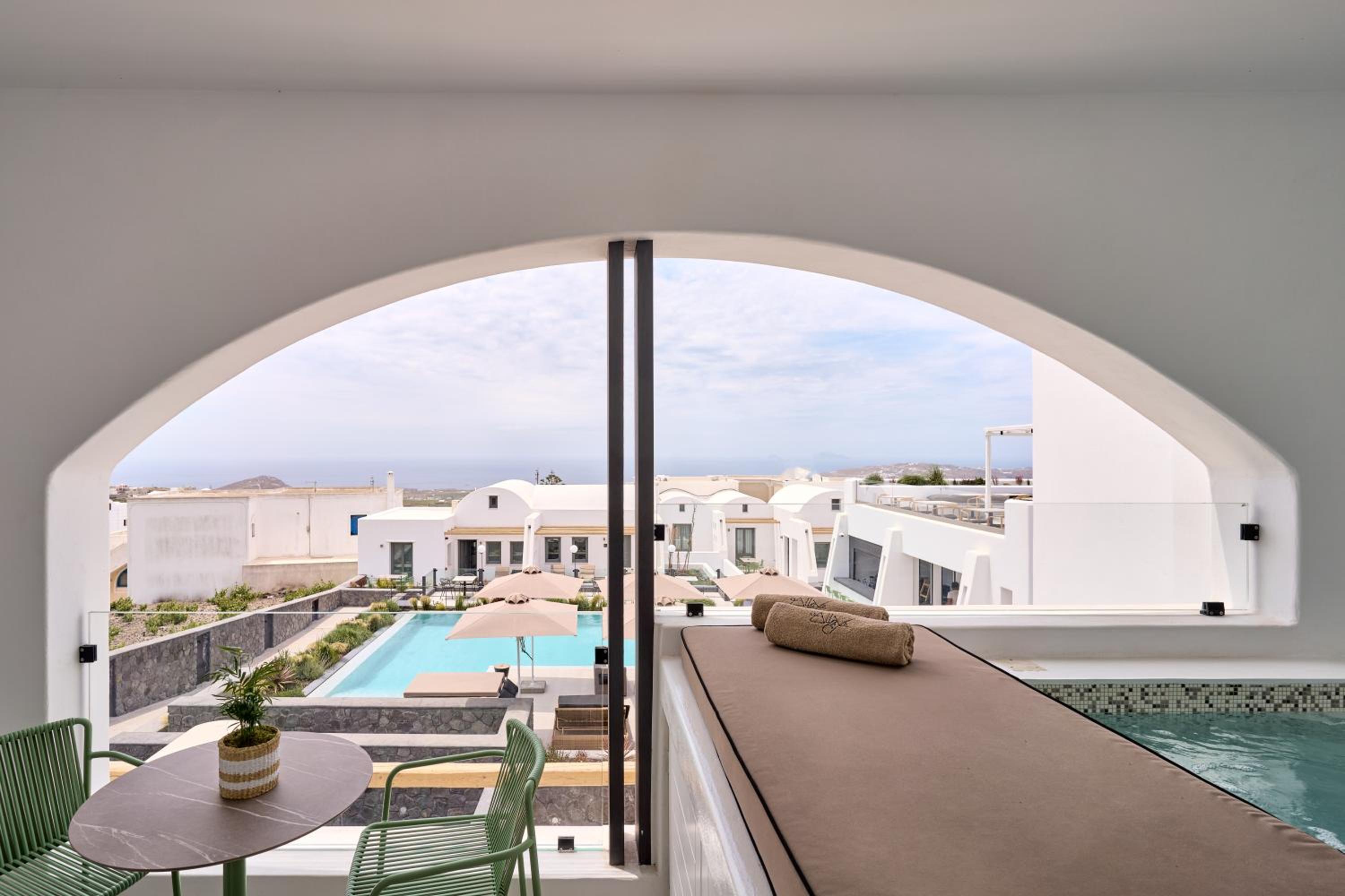 Junior Suite with Hot Tub & Pool View - Photo 8