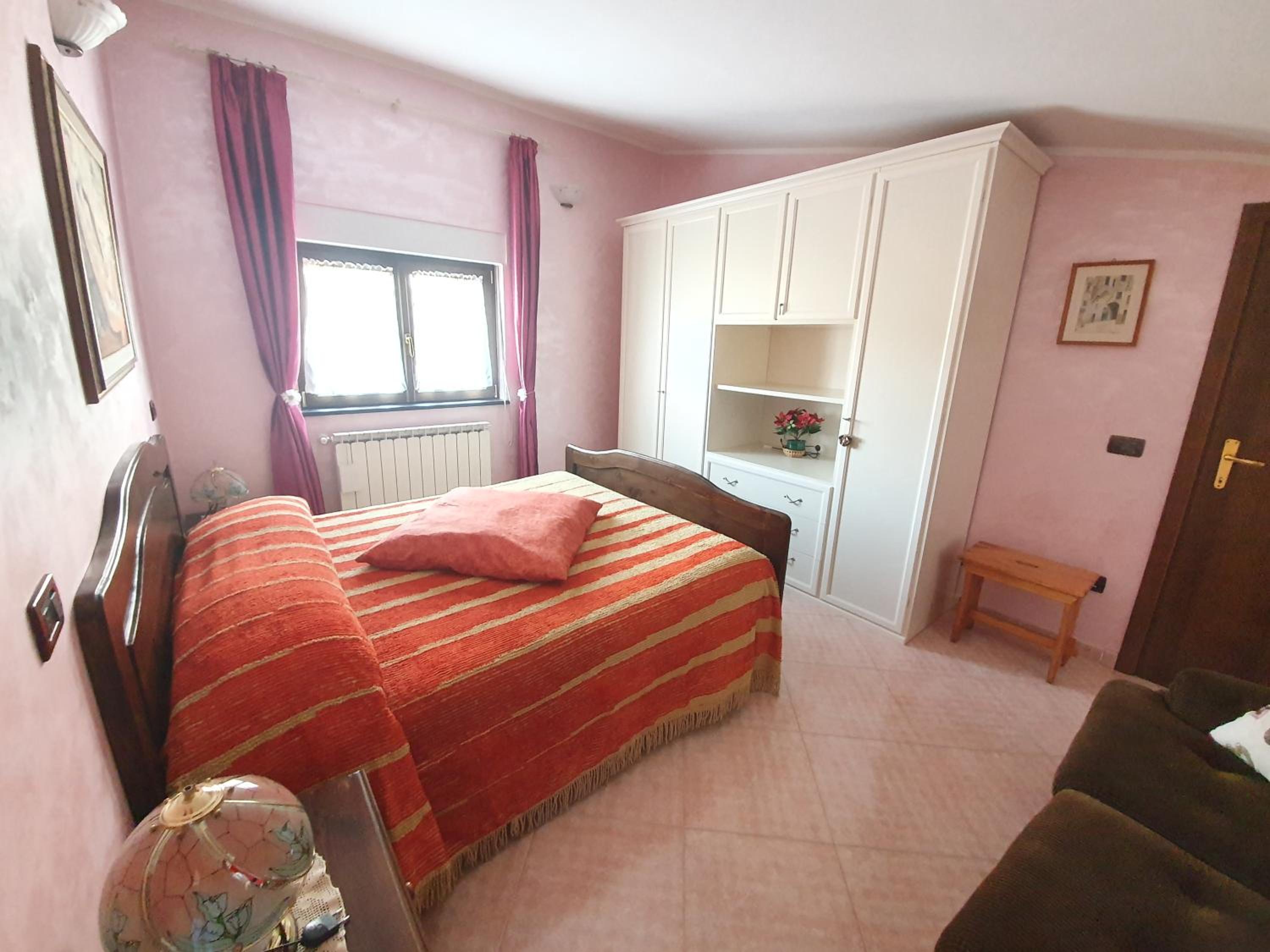 One-Bedroom House photo 1
