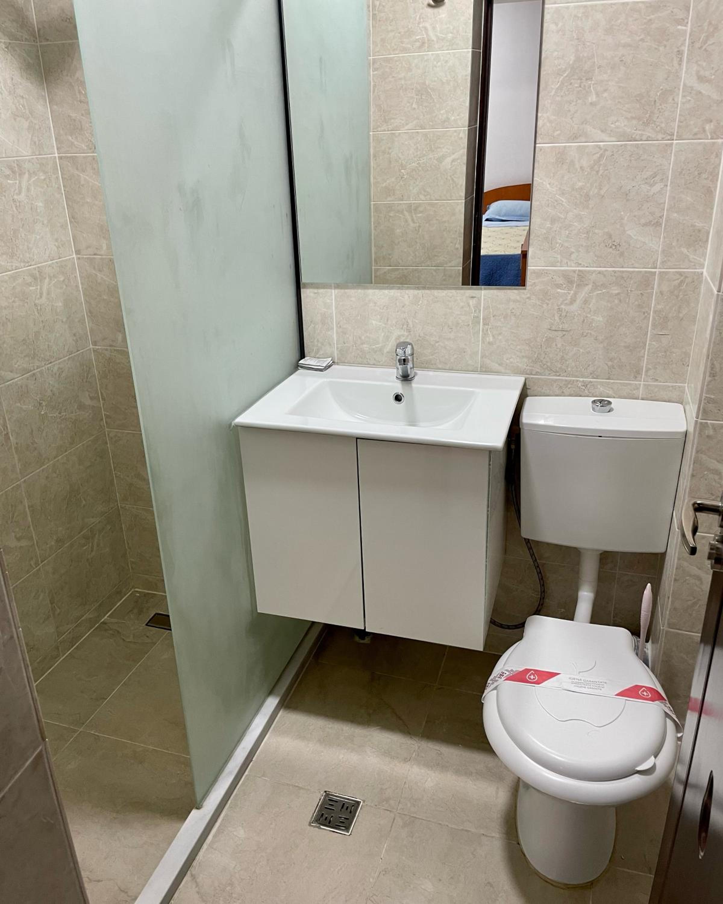 Double or Twin Room - Photo 9