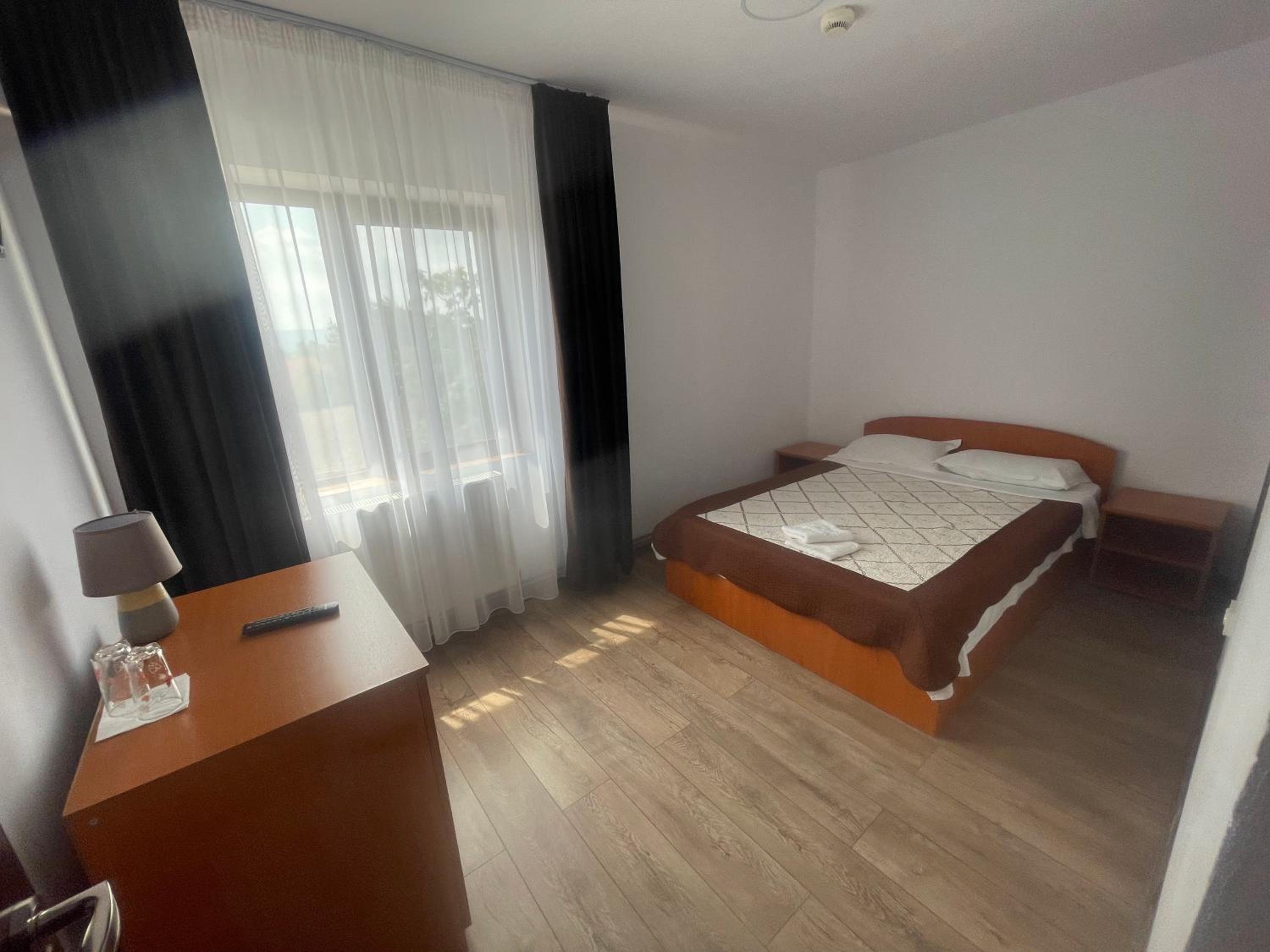 Double or Twin Room - Photo 7
