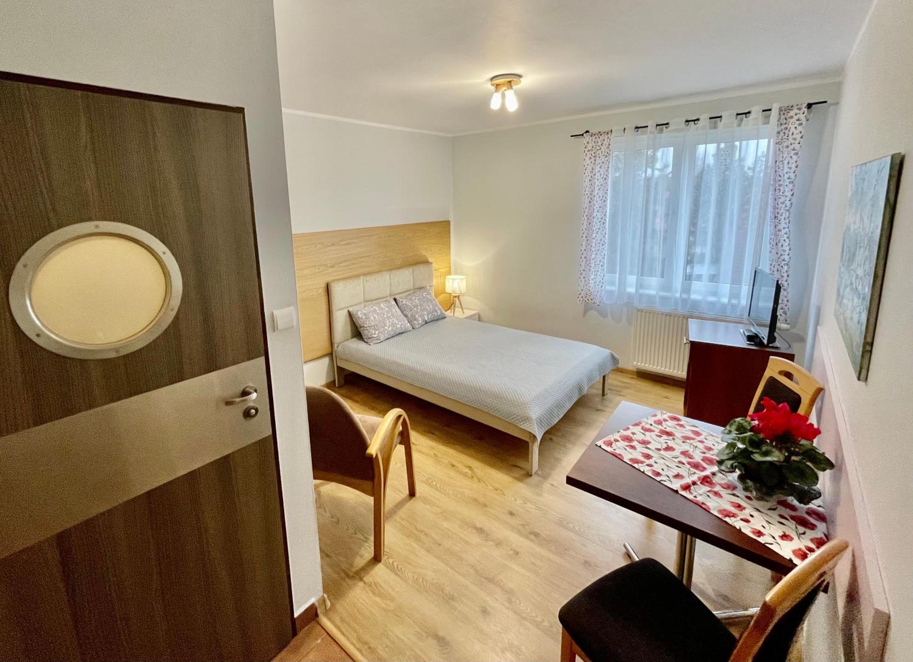 Deluxe Double Room with Shower photo 3
