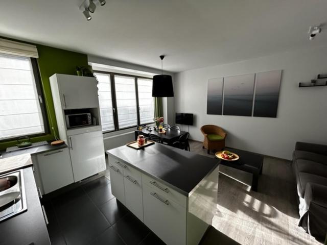Five-Bedroom House photo 3