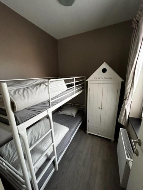 Five-Bedroom House photo 2