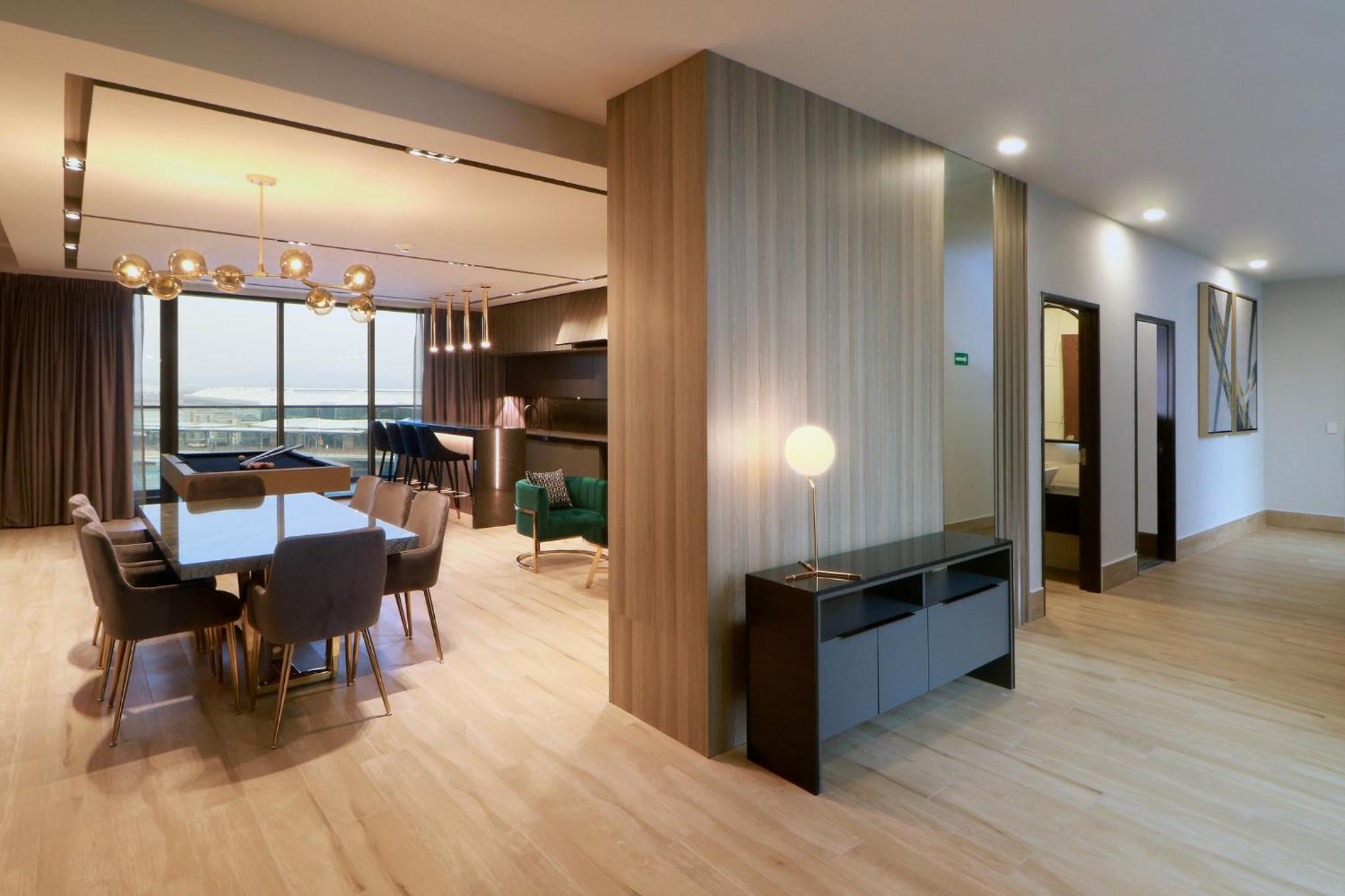 One-Bedroom Suite with Airport View - Photo 2