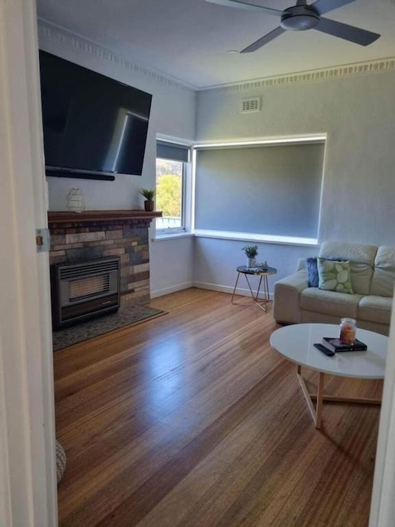 Three-Bedroom House photo 2