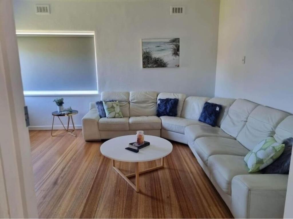 Three-Bedroom House photo 3