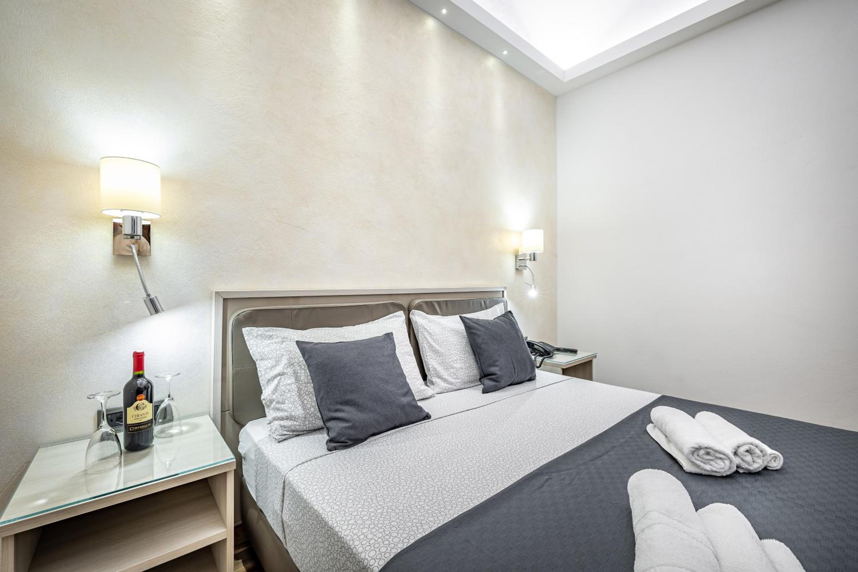 Standard Double Room photo 2